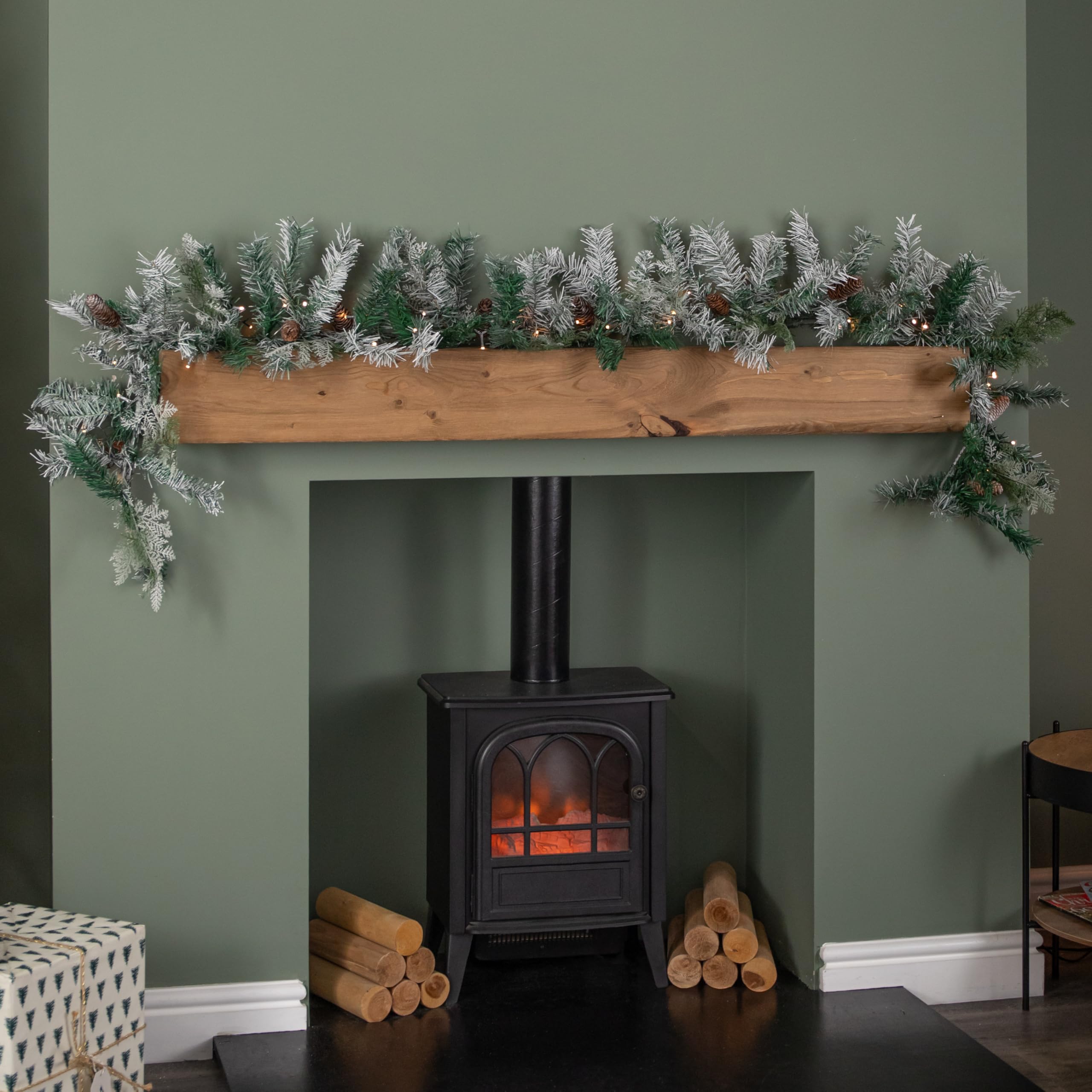 Samuel ALEXANDER 1.8m Snowy Pre-Lit Christmas Garland with 50 Warm White LED Lights and Pinecones 96 Tips, Xmas garlands Decoration with lights for Stairs Fireplace