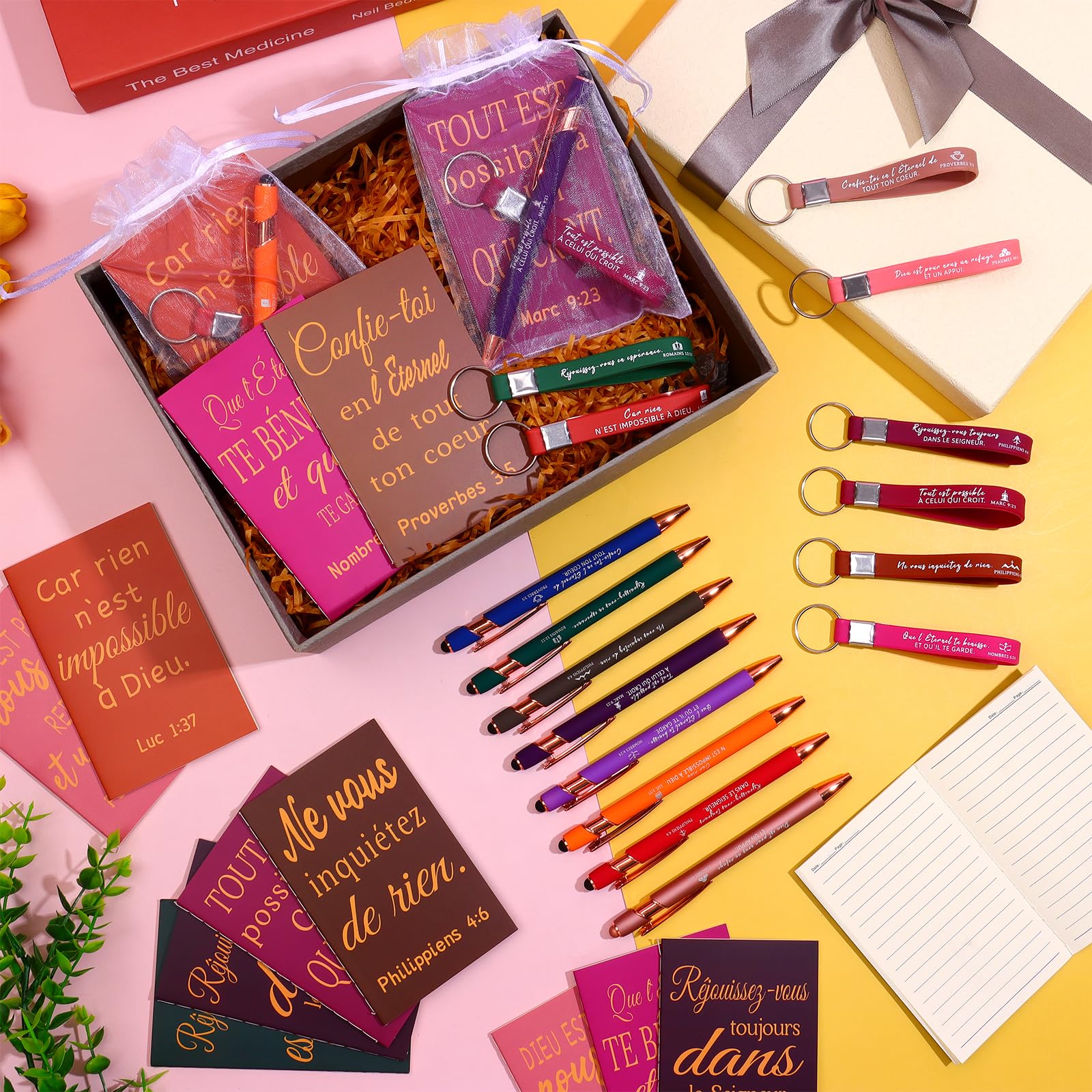 Lot de 16 carnets et stylos chrétiens avec versets bibliques, porte-clés en silicone, petits carnets de poche chrétiens, cadeaux inspirants religieux pour hommes et femmes, fournitures scolaires