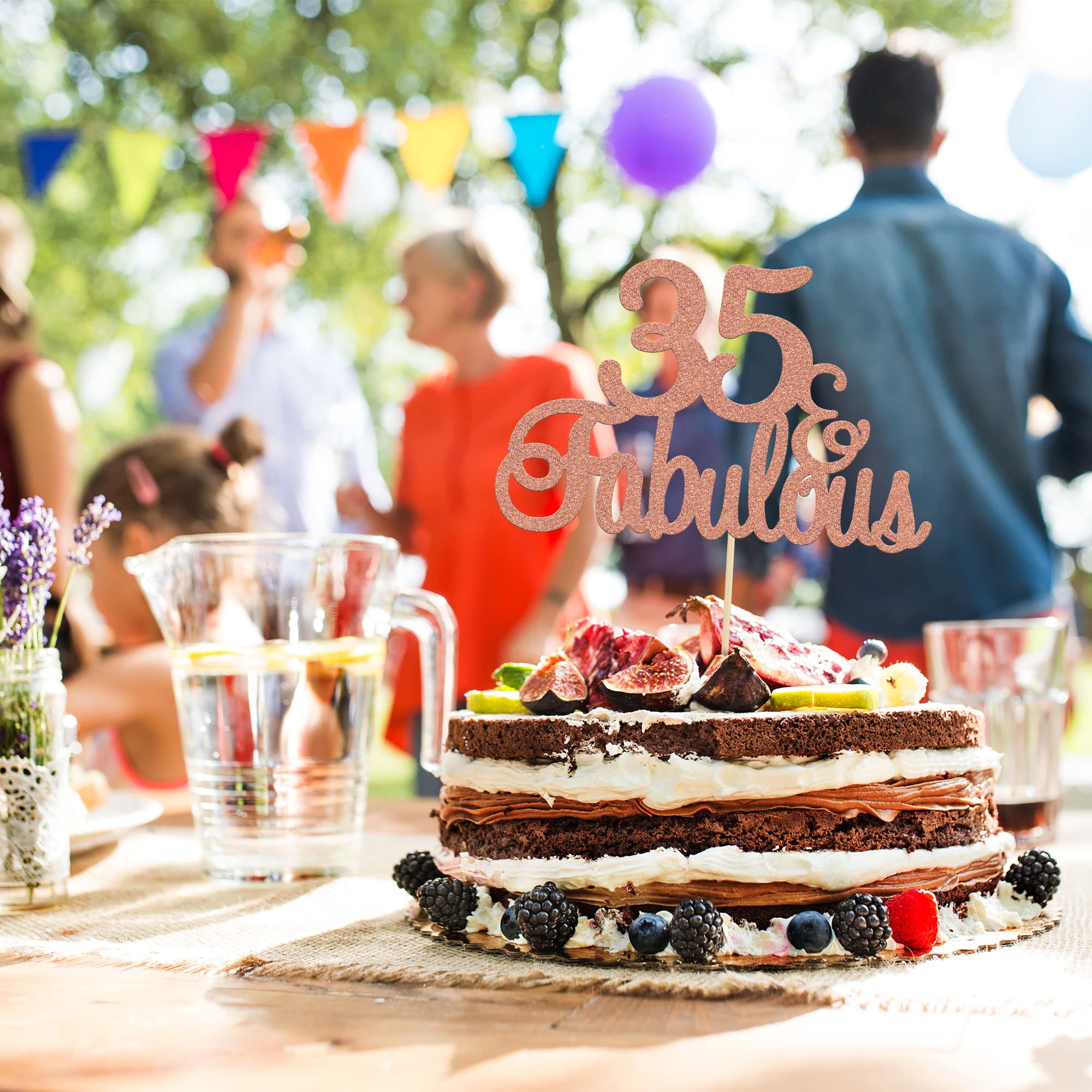 Conception De Modèle Pour Le 35e Anniversaire Avec Une Bague En Or Et