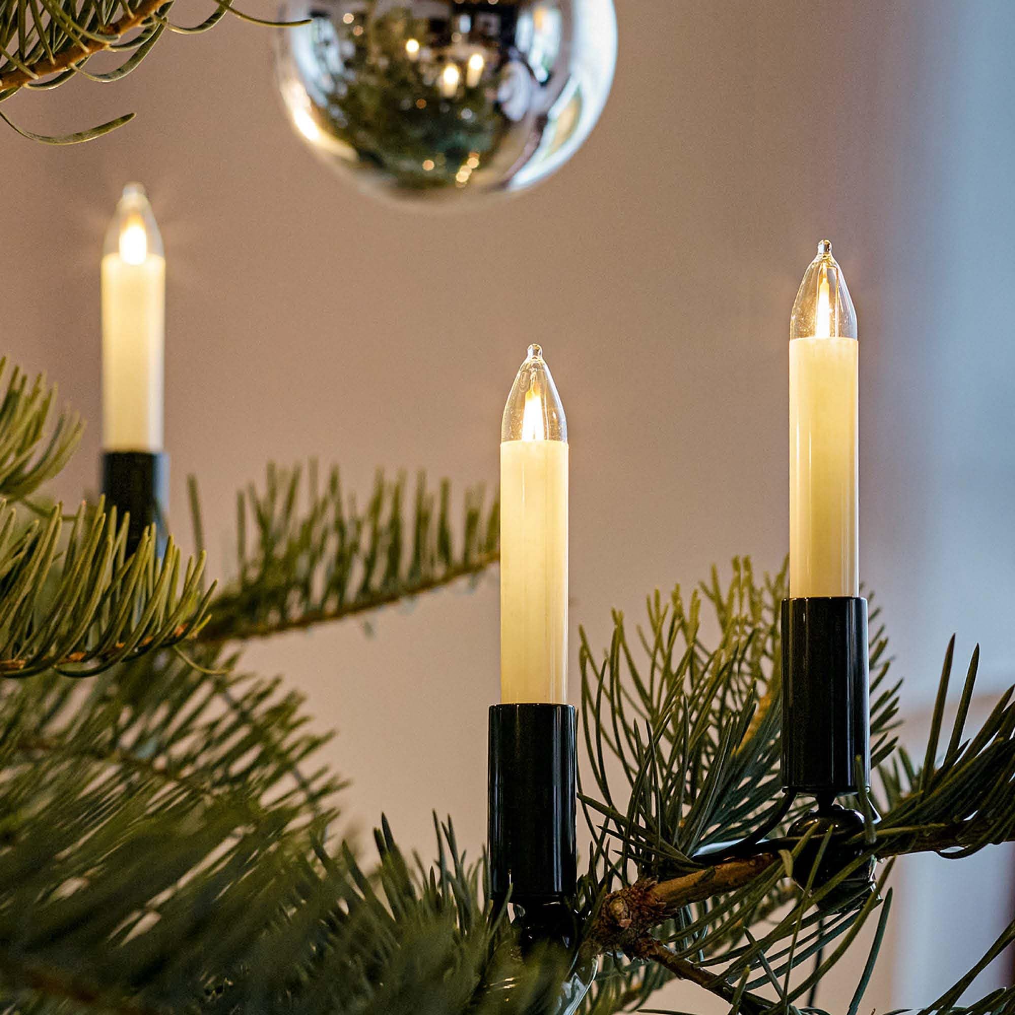 hellum Lichterkette Weihnachtsbaum LED-Filament, Made in Germany, Lichterkette mit Clip, 20 Lichter, beleuchtete Länge 13,30 m, Kabel grün, warmweiß, für Innen, teilbarer Stecker <59lm 802061