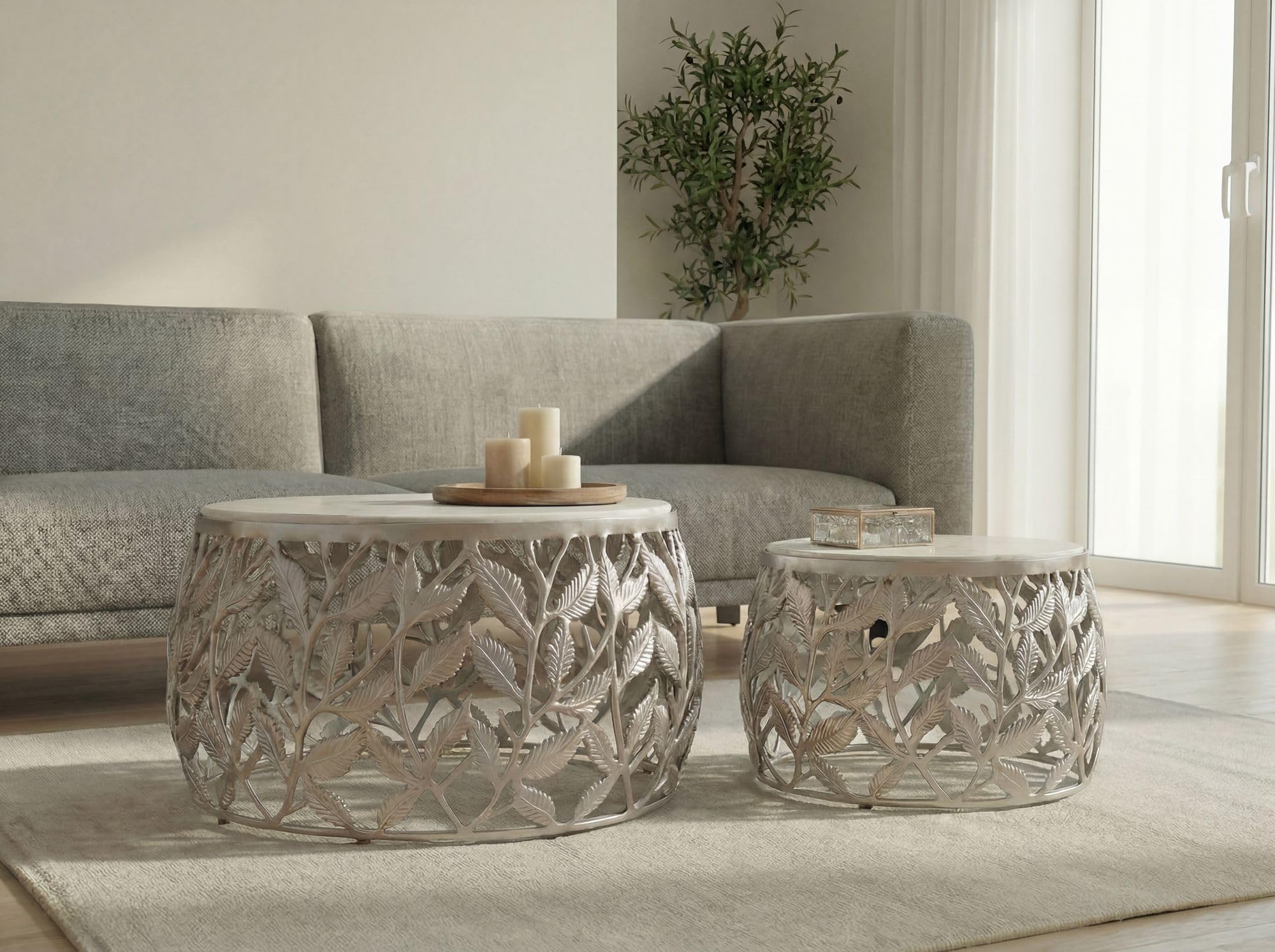 WOHNLING Set di 2 tavolini da salotto argento con piano in marmo bianco - Tavolino da soggiorno rotondo - Tavolino d'appoggio moderno in alluminio - Set tavolini da divano in alluminio con struttura i