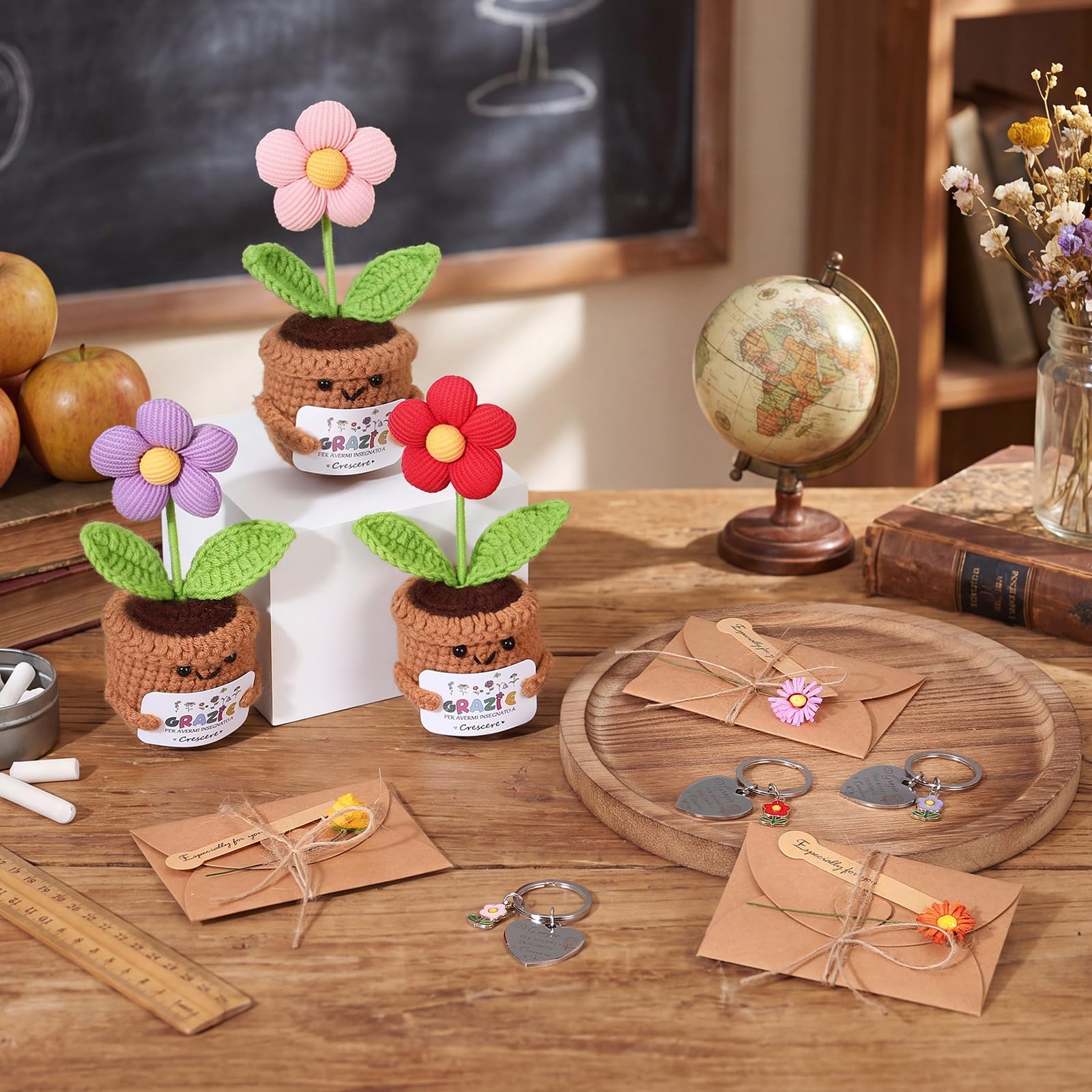 Jetec Regalo per Insegnante 3 Pianta Uncinetto con Fiore 3 Portachiavi con Ciondolo a Forma di Fiore 3 Biglietti di Auguri in Carta Kraft Maestra Feste e Celebrazioni Scolastiche