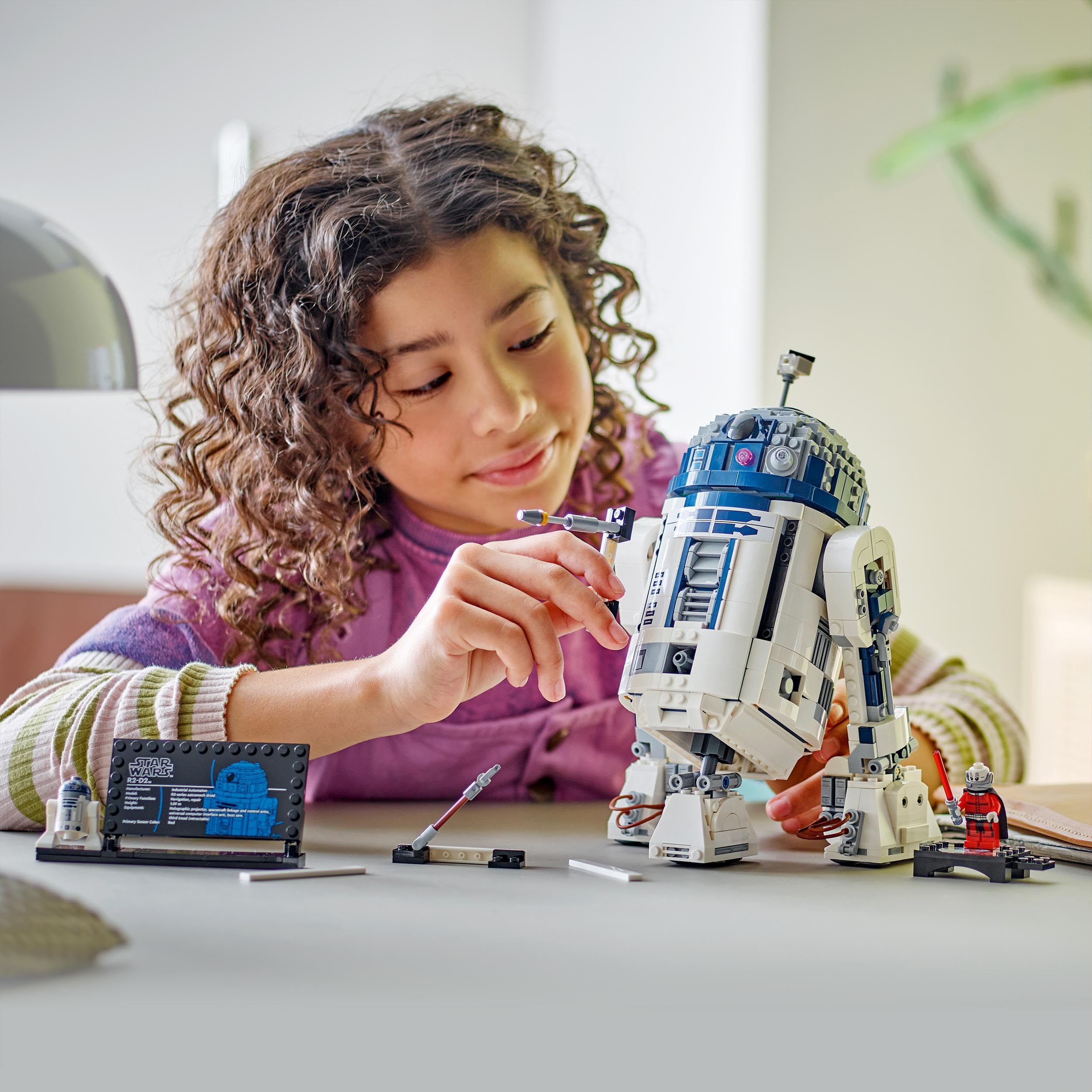 LEGO Star Wars 75379 R2-D2 Spielzeug – Spielfigur zum Ausstellen mit drehbarem Kopf, Periskop und Werkzeugen mit Darth Malak Minifigur – Geschenk für Jungs ab 10 Jahren und Erwachsene