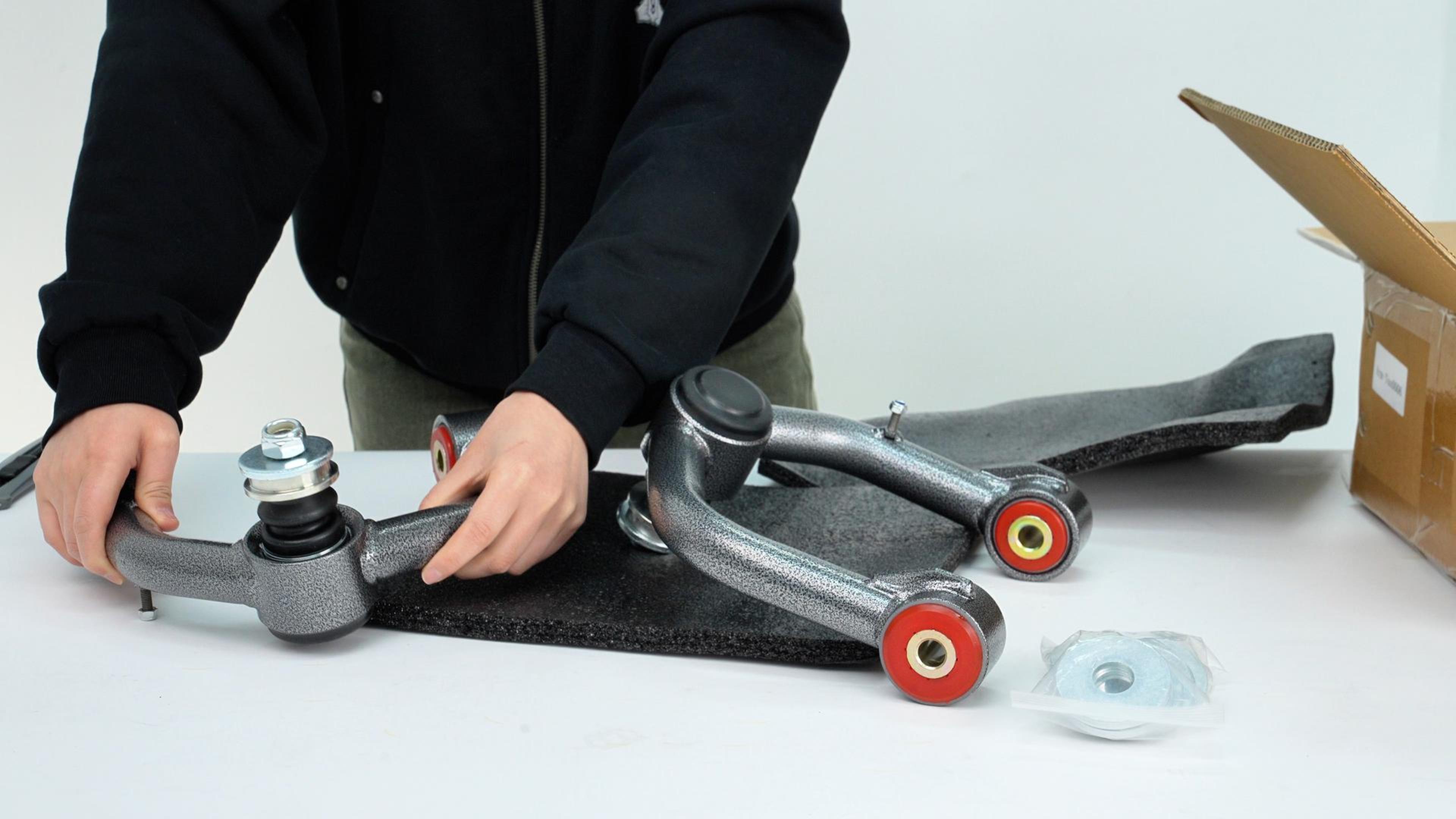 タツ TRDフロントストラット Amazon | TRD フロントストラットタワーバー 86(ZN6) MS324