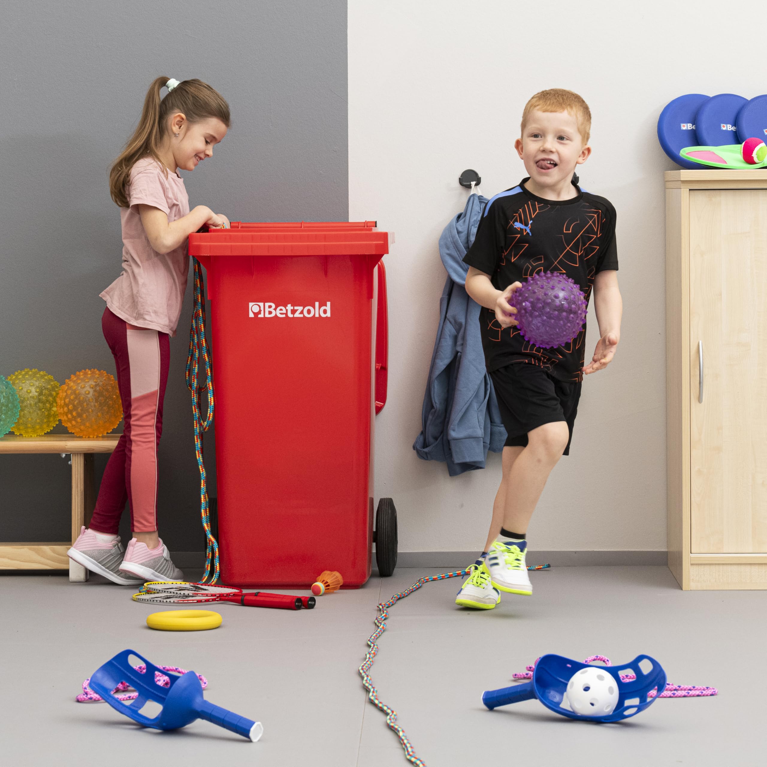Betzold Aktivitäts- und Pausentonne - 44-teiliges Set für Mind. 80 Lernende Indoor Outdoor