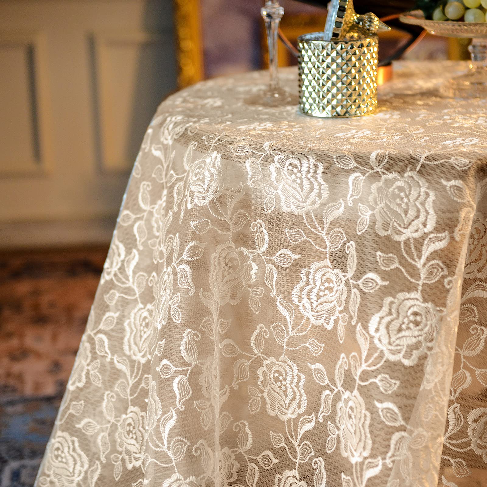 SUTAVIA - Mantel de encaje bordado, diseño clásico cuadrado pequeño de 43 pulgadas, a prueba de polvo, para cocina, comedor, picnic, banquete de boda y decoración del hogar (dorado)