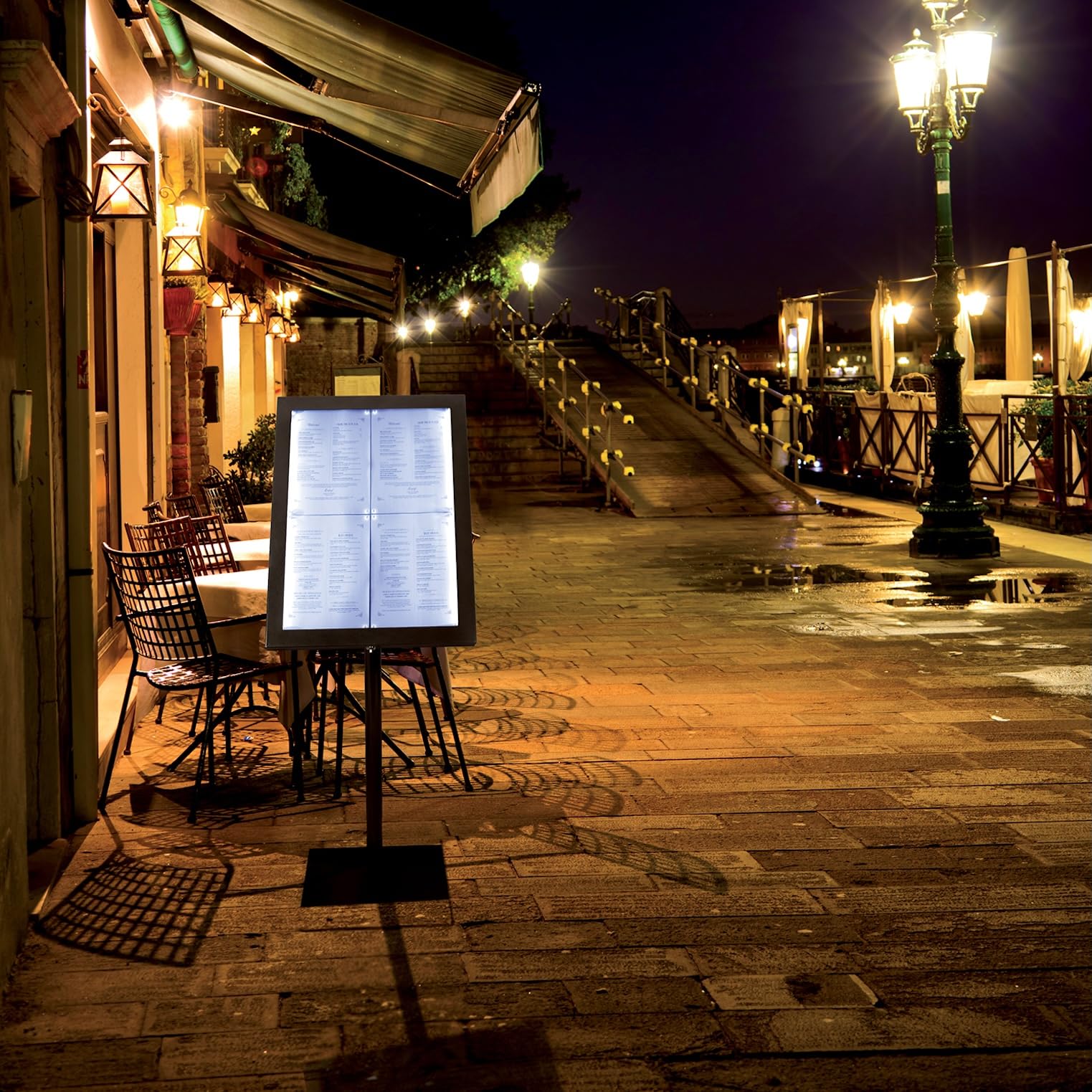 SECURIT - Porta folletos Exterior con Iluminación LED "Black Star" - Con Marco A2 + Poste + Base + Cable de 5 m + Mando a Distancia - En Acero - Restaurante, Cafetería, Bar - Negro | Marco A2 + Poste + Base + Cable de 5 m + Mando a Distancia - Acero - Res