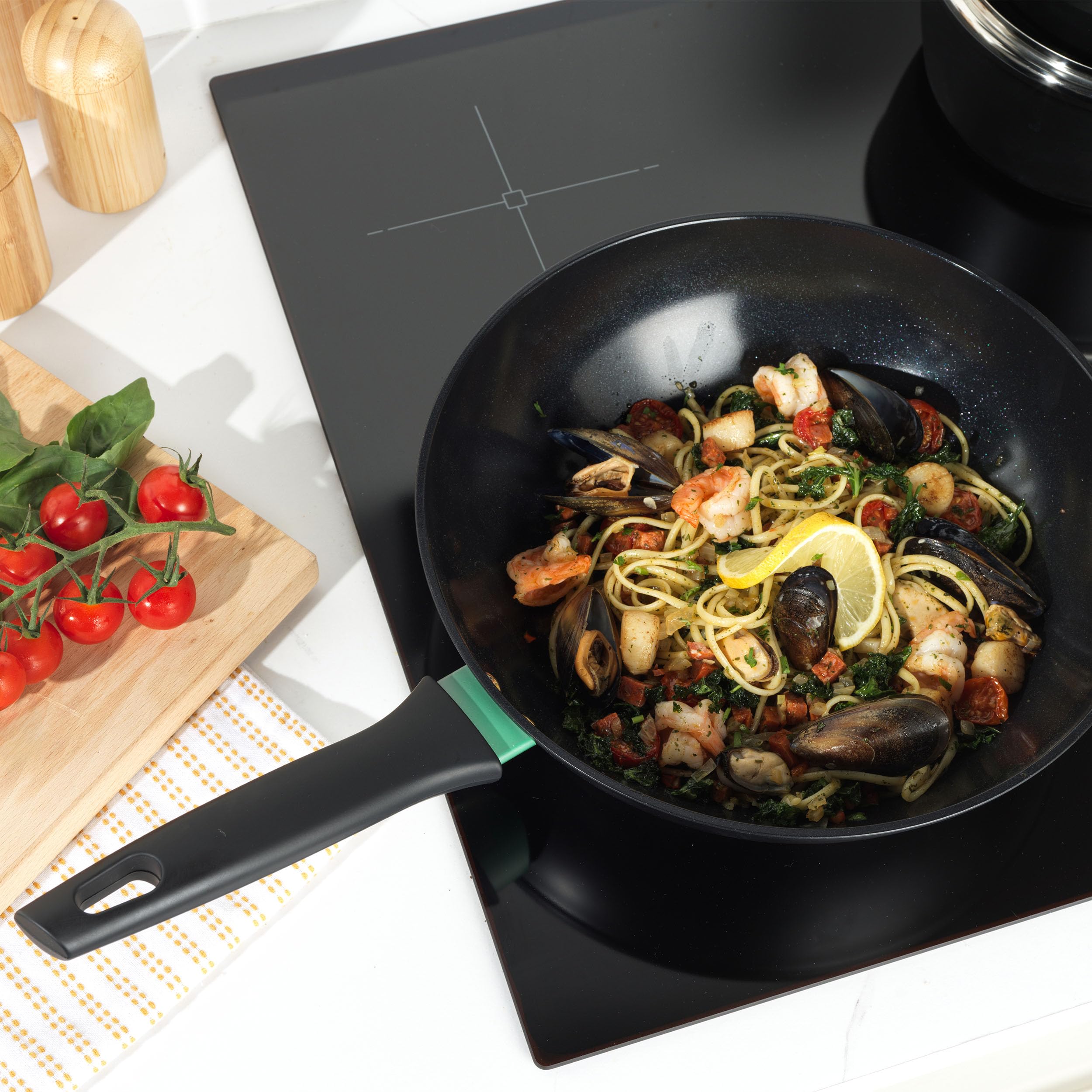 Russell Hobbs RH03261EU7 Verde Thermocollar 28 cm Stir Fry Pan, Healthy Ceramic Non-Stick Coating, PFAS-Free - Image 2