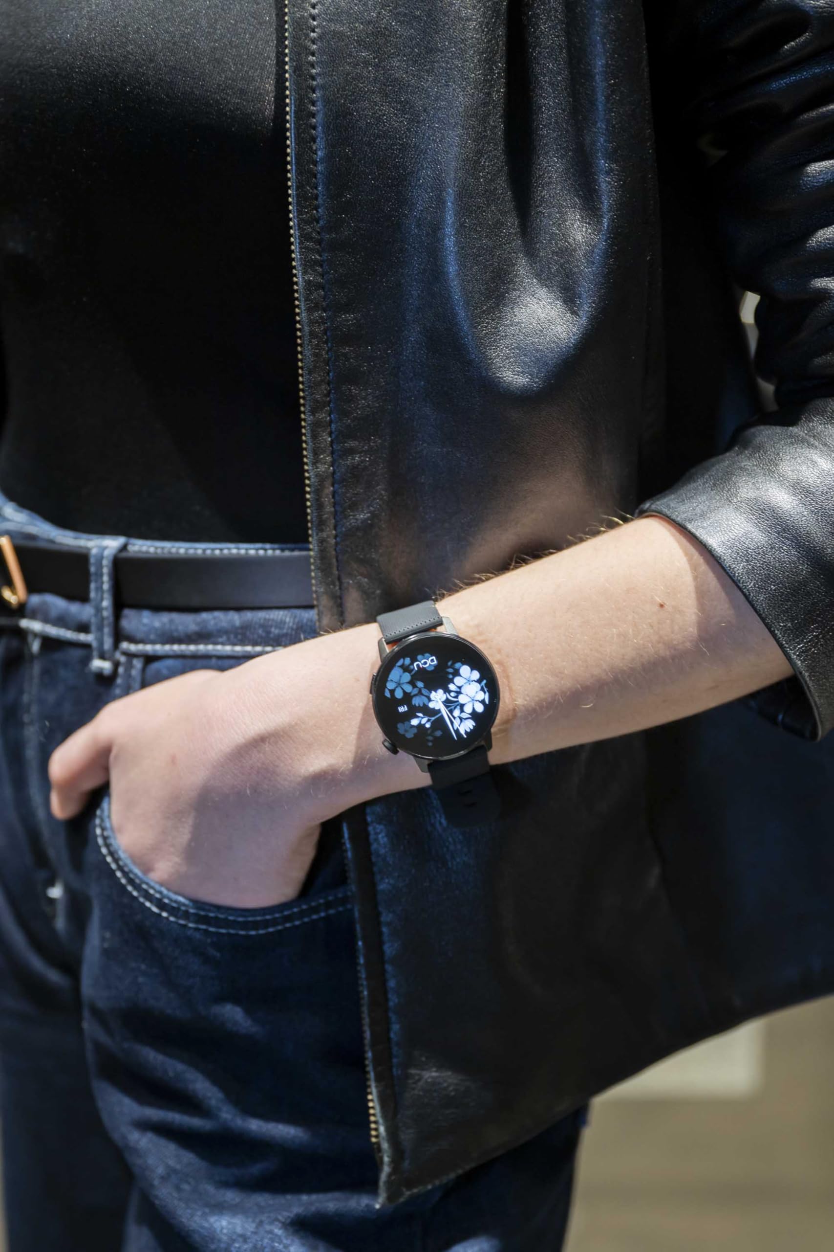 Smartwatch damski z wbudowanym GPS i połączeniami Bluetooth - wyświetlacz AMOLED 1,32" | Asystent głosowy | Ponad 130 trybów sportowych | Wysokościomierz, Barometr i kompas | Kompatybilny z systemem