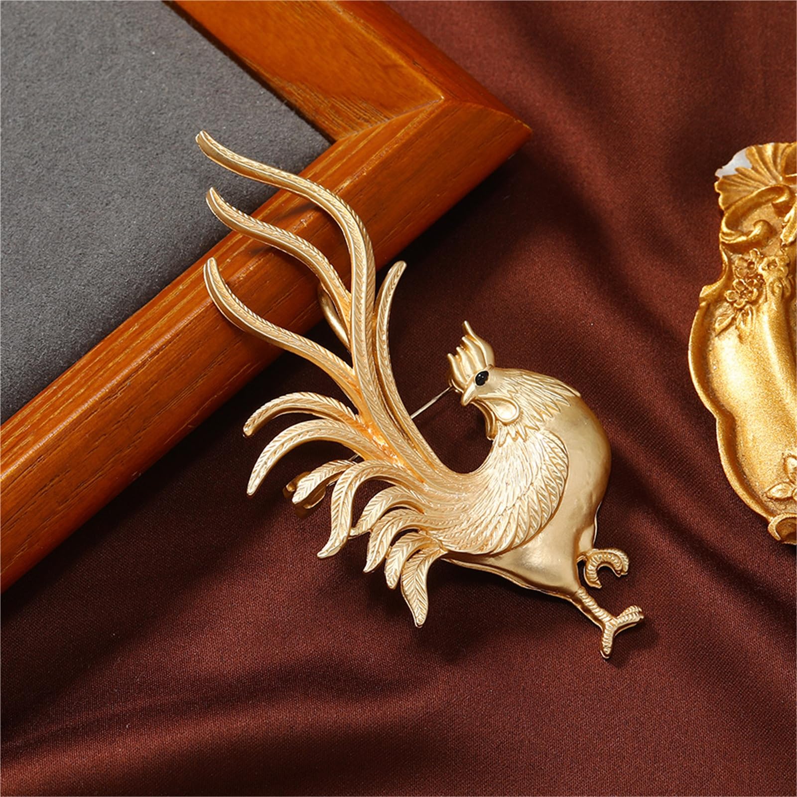 Broche creativo de pollo dorado del zodiaco para hombres y mujeres, pin de animal retro para decoración de chaqueta de traje