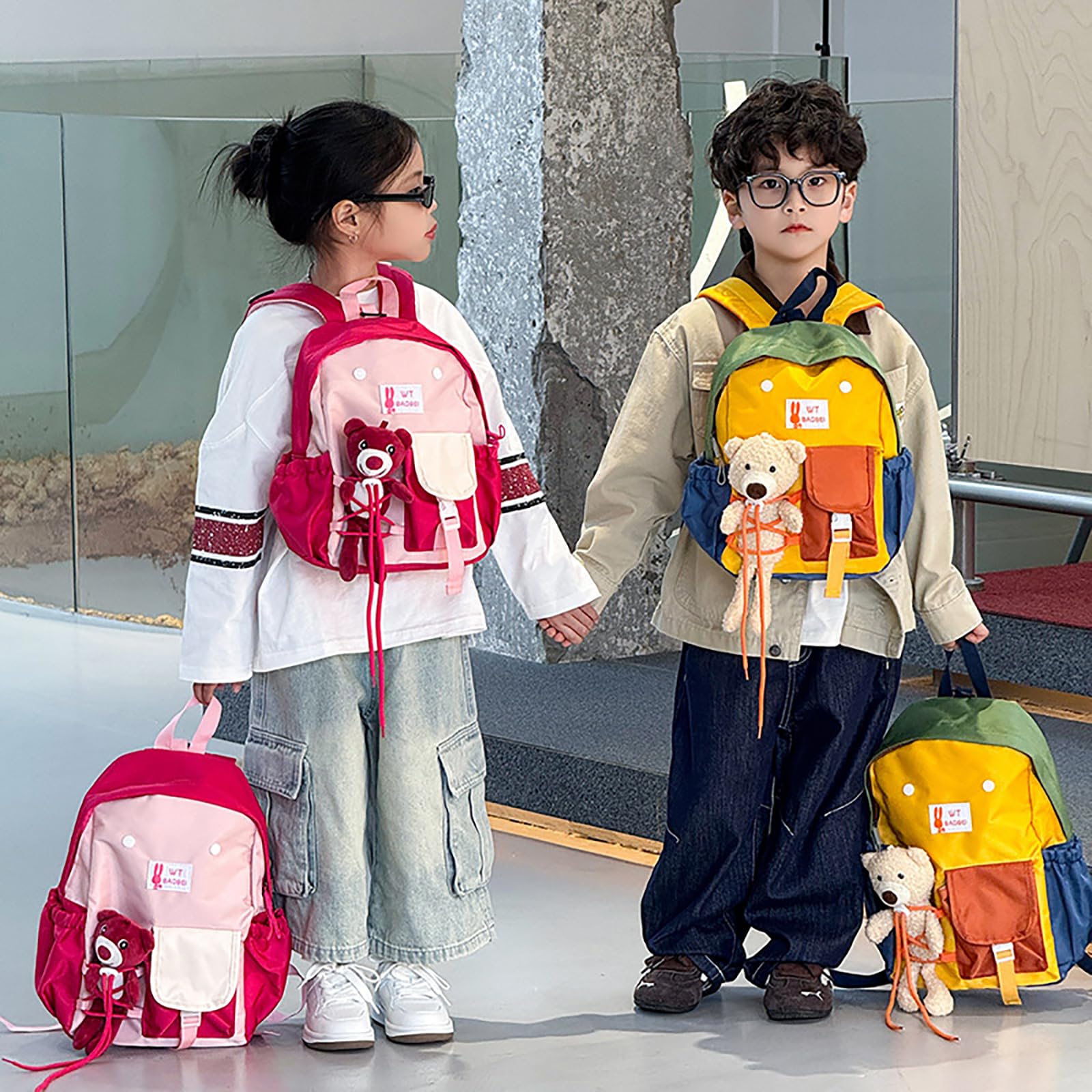 Farbenfroher Abenteuerrucksack mit geschwungenem Schulterdesign, der den Druck für kleine Entdecker reduziert Dünner Kinderrucksack
