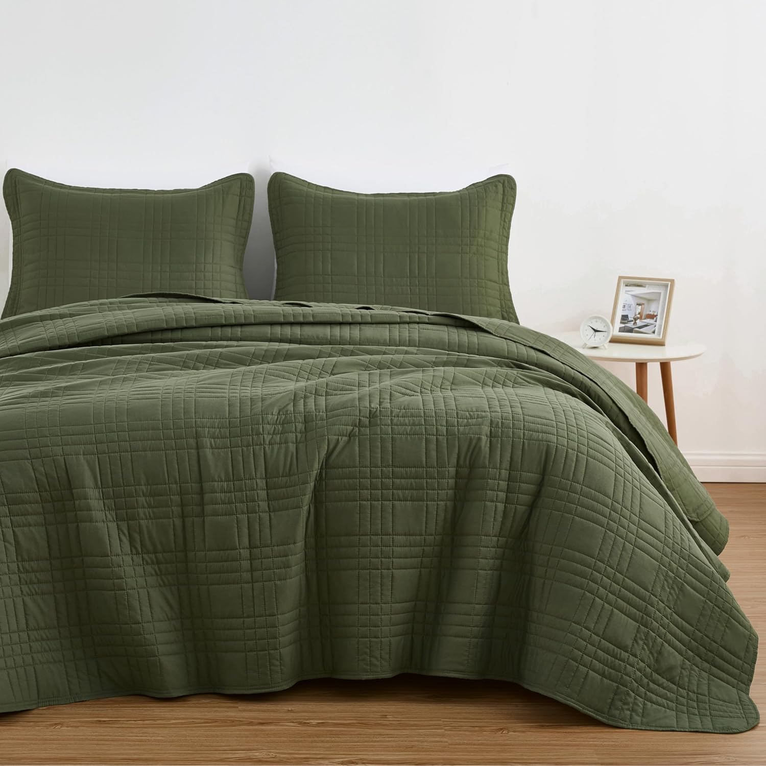 Chezmoi Collection Kingston King Size Bedspread Set, 3-Piece Olive Green Oversized Quilted Microfiber Lightweight Bedspread Coverlet (118"x106") for All Seasons