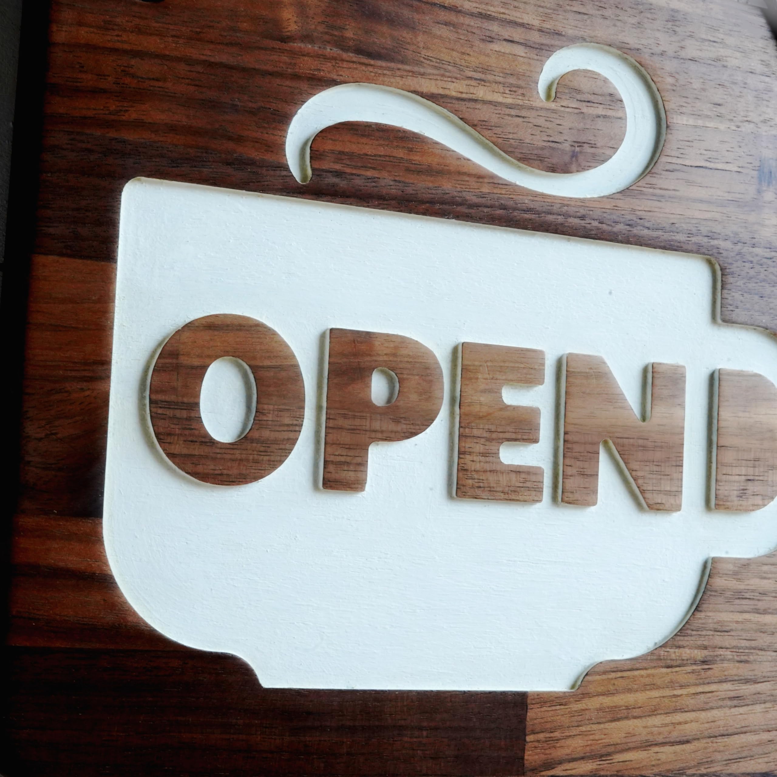 Amazon | ウォールナット横22cmカップ型 営業看板 木製 金具付