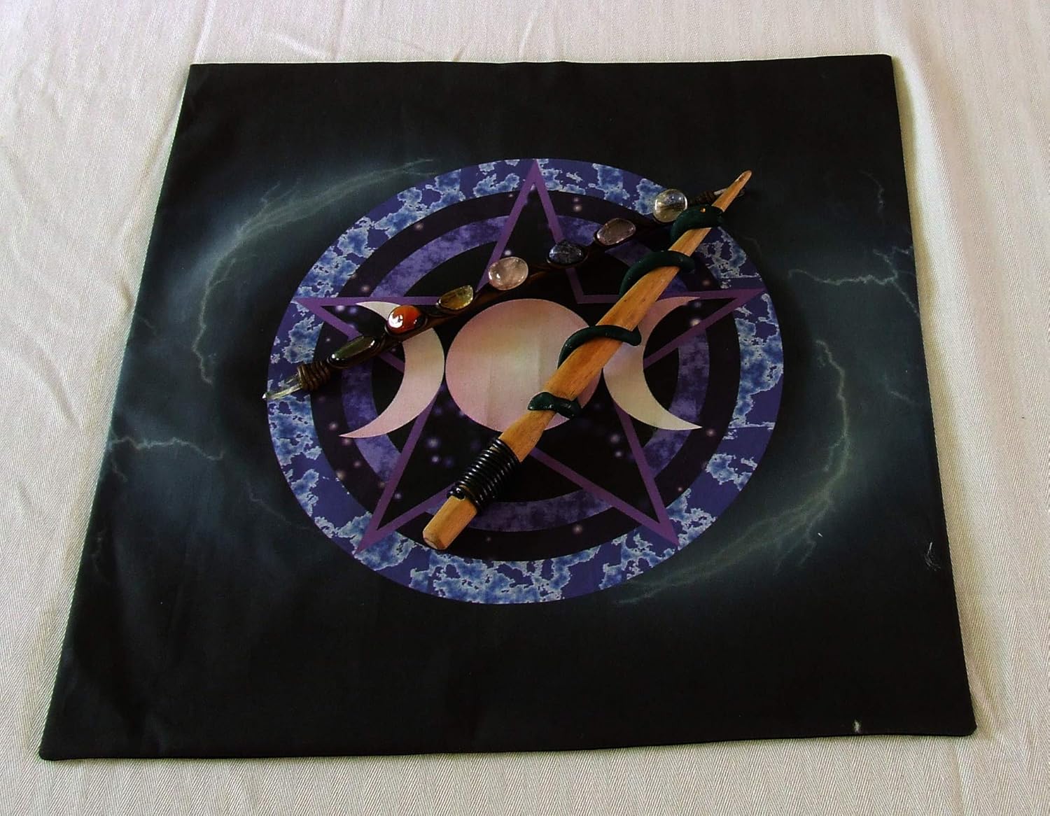 Altar Cloth or Tarot Mat - Dark Pentacle with Triple Moon - Pagan or Wicca Altar or Tarot Cloth for Rituals, Tarot Readings & Fortune-telling