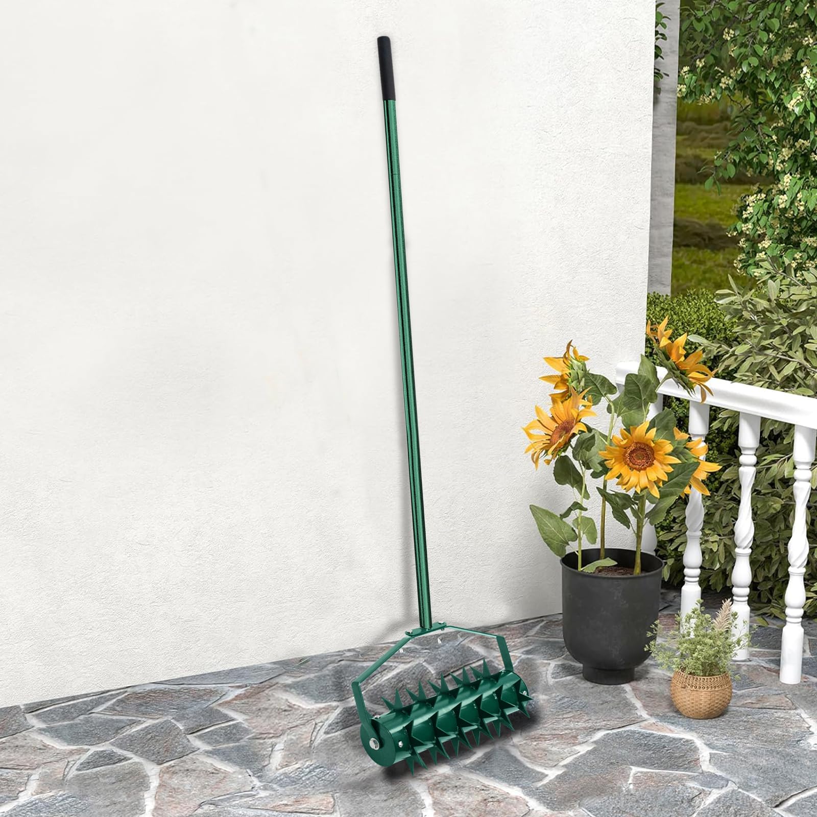 JAOGAUS Aireador de césped para exterior, con hoja en forma de cuerno, rodillo manual de púas de césped con 3 niveles ajustables, mango telescópico extraíble de metal, herramienta resistente para