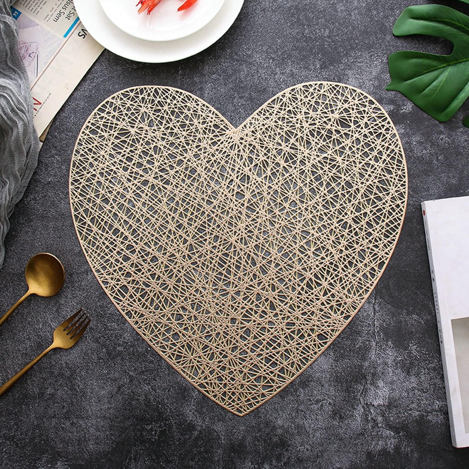 Manteles individuales para 8 personas, manteles individuales para boda, 39 x 38 cm, en forma de corazón, PVC dorado, para cocina, restaurante, mesa de comedor