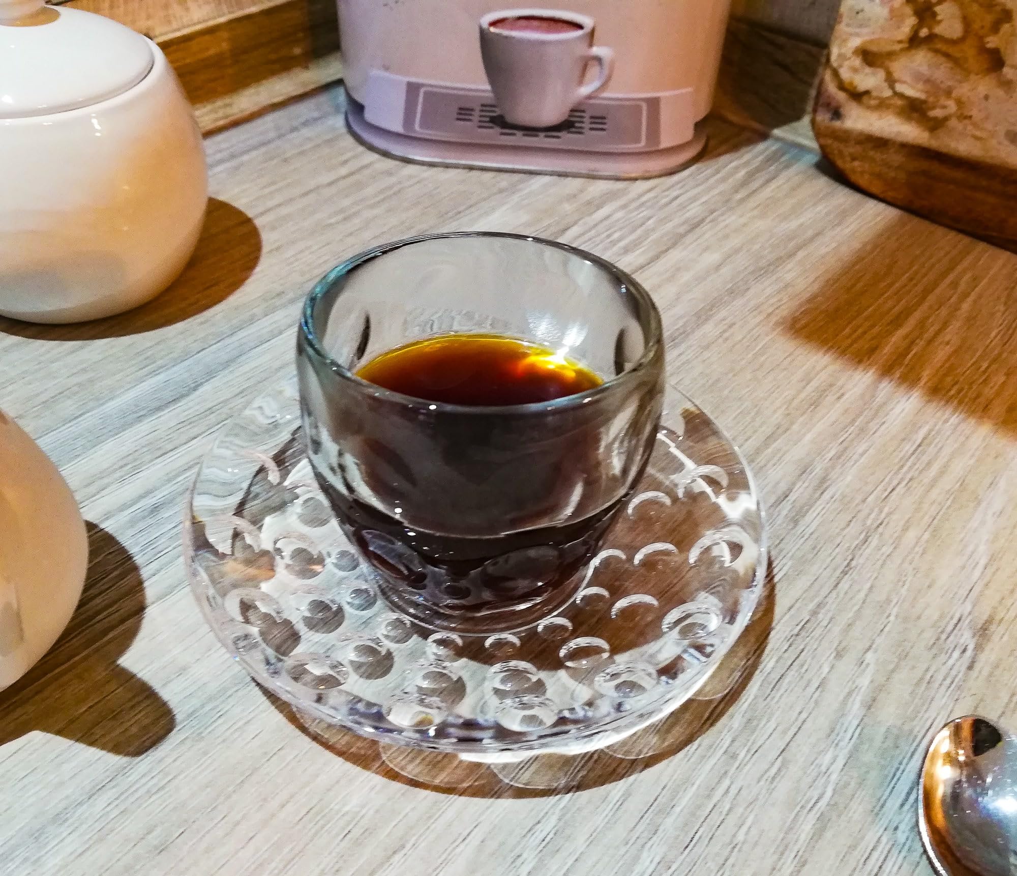 Guzzini Venice Glass - Set di 4 tazzine da caffè espresso in vetro con piattino in plastica, 110 ml