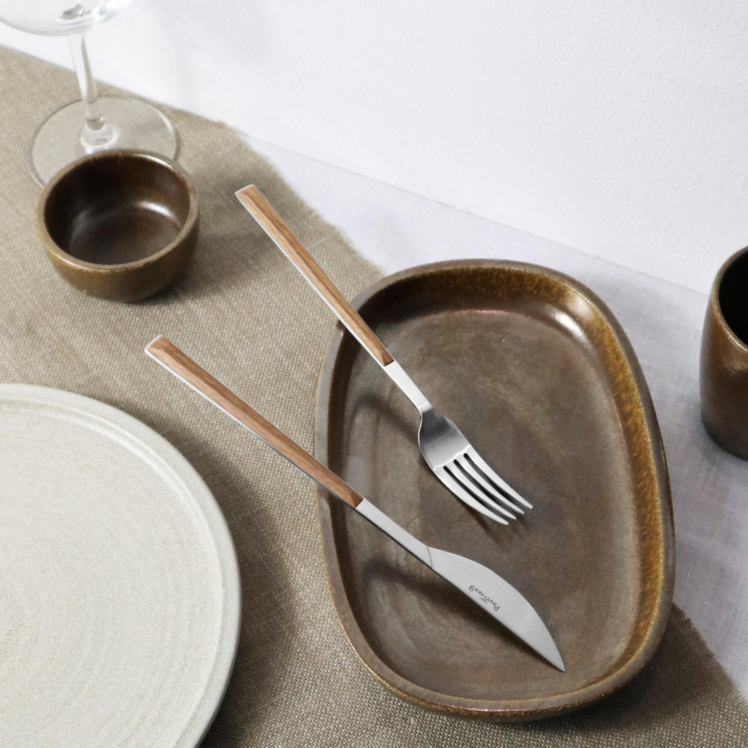 Pintinox Kyoto 30-teiliges Besteckset Nickelfreiem Stahl 6 Kucktischen, 6 Gabeln, 6 Colt Tisch, 6 Kaffeekuchen, 6 Süßgabeln Teak