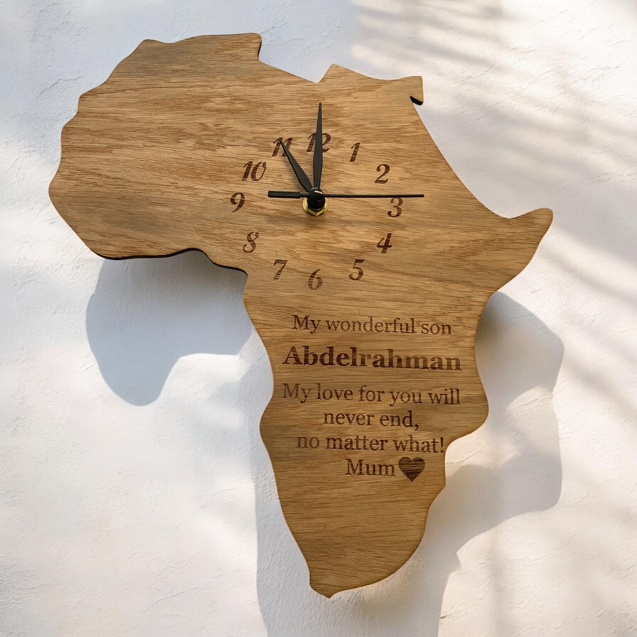 Super Cool Creations Orologio da parete in legno a forma di africa, personalizzabile con incisione personalizzata, orologio decorativo in legno di quercia, 30 cm