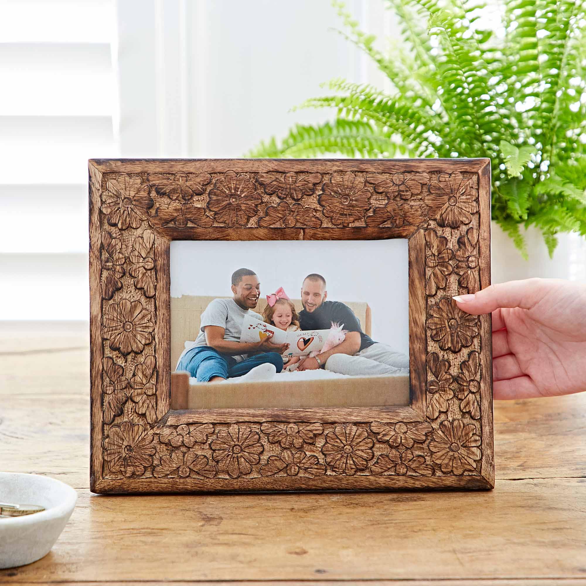 CustomGiftsNow Lucky To Call You My Uncle, cornice portafoto in legno di ontano naturale da appendere al tavolo, incisa (12,7 x 17,8 cm orizzontale