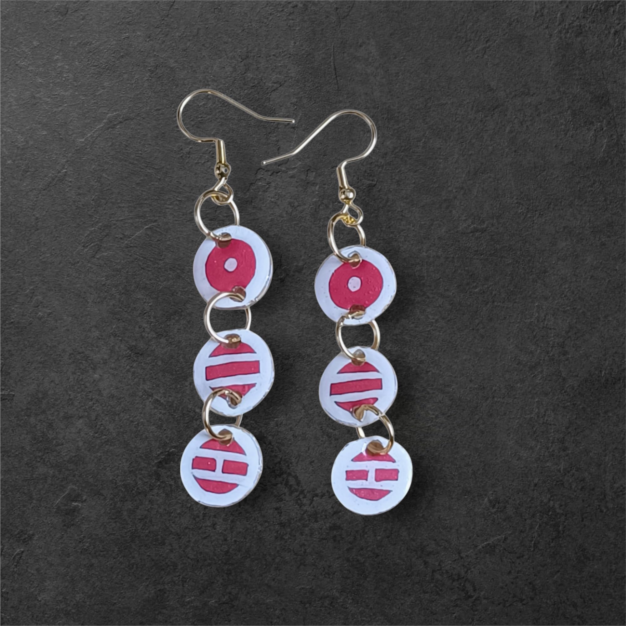 Boucles d'Oreilles Kpop BangTan Sonyeondan Arirang – Création Artisanale en Plastique Fou avec Fermoirs Oméga
