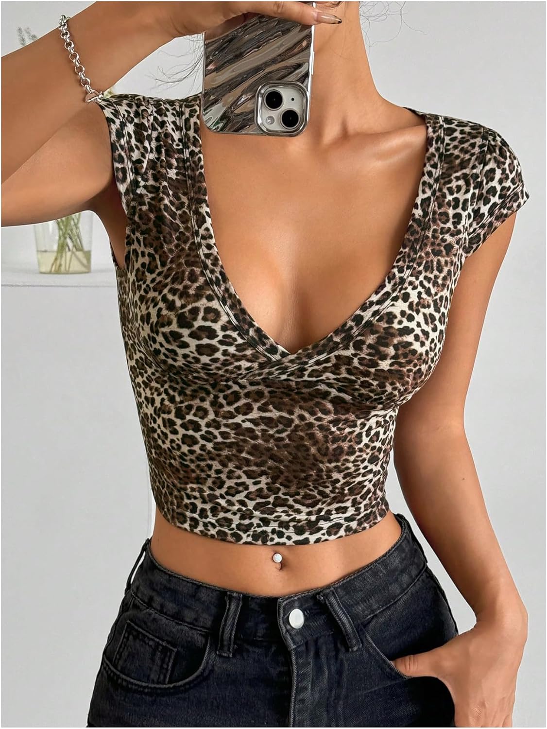 Floerns Women's Leopard Print Cap Sleeve T Shirts V Neck Y2k Crop Top Tee Shirts - Image 4