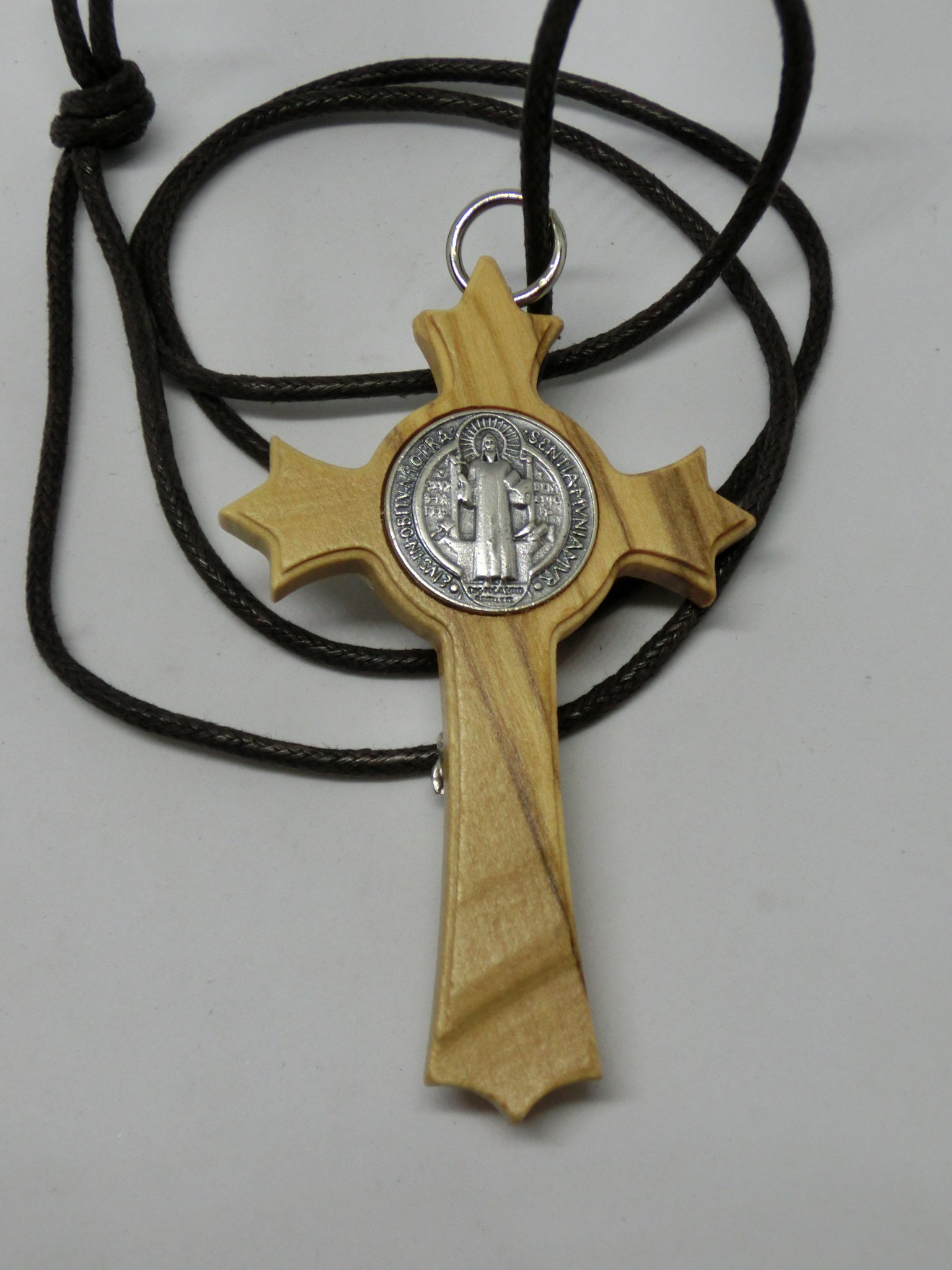 Bracelet Religieux Dizainier Saint Benoît En Bois D'olivier & Croix