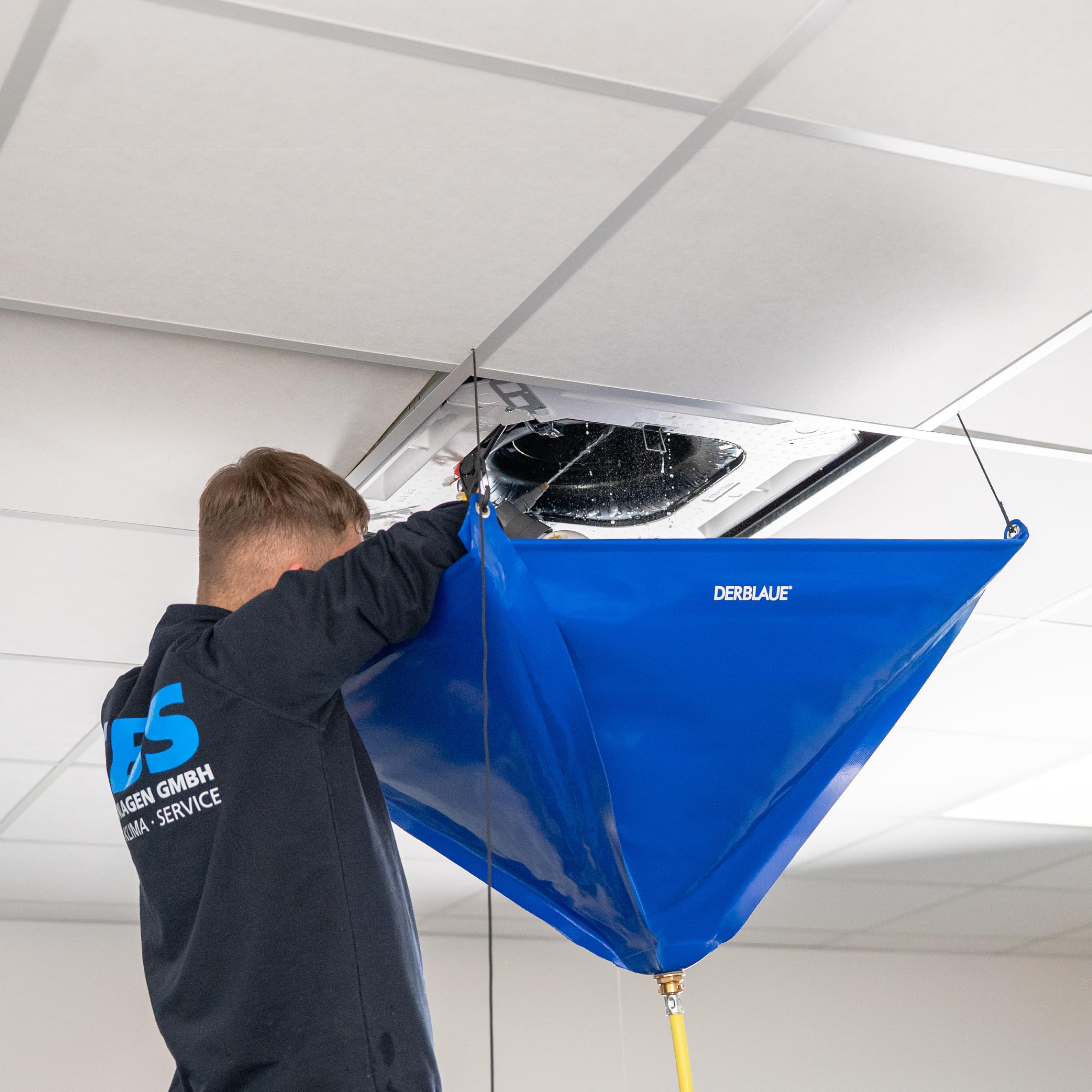 DERBLAUE® Trichter 80 x 80 cm, ca. 50 Liter, 3/4 Zoll Anschluss | mit höhenverstellbarem Aufhängesystem, stabil im Einsatz dank Fiberglasstäbe, mit einsetzbarem Filtersieb, geringes Packmaß