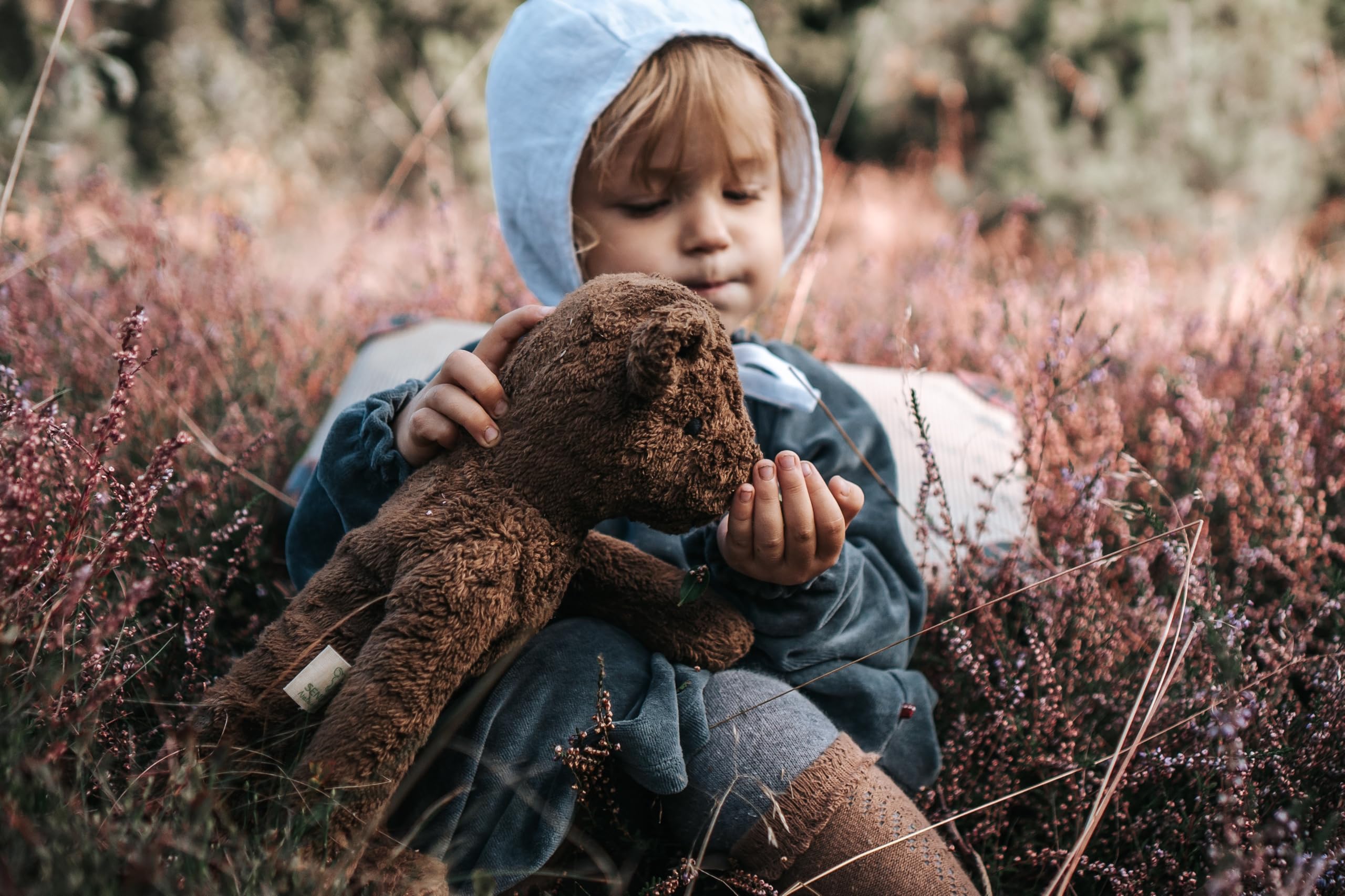SENGER Schlenker Bär, groß – Kuscheltier & Stofftier aus Bio-Baumwolle, handgefertigt, GOTS-Zertifiziert, weicher Kuschelfreund für Babys und Kinder, Braun