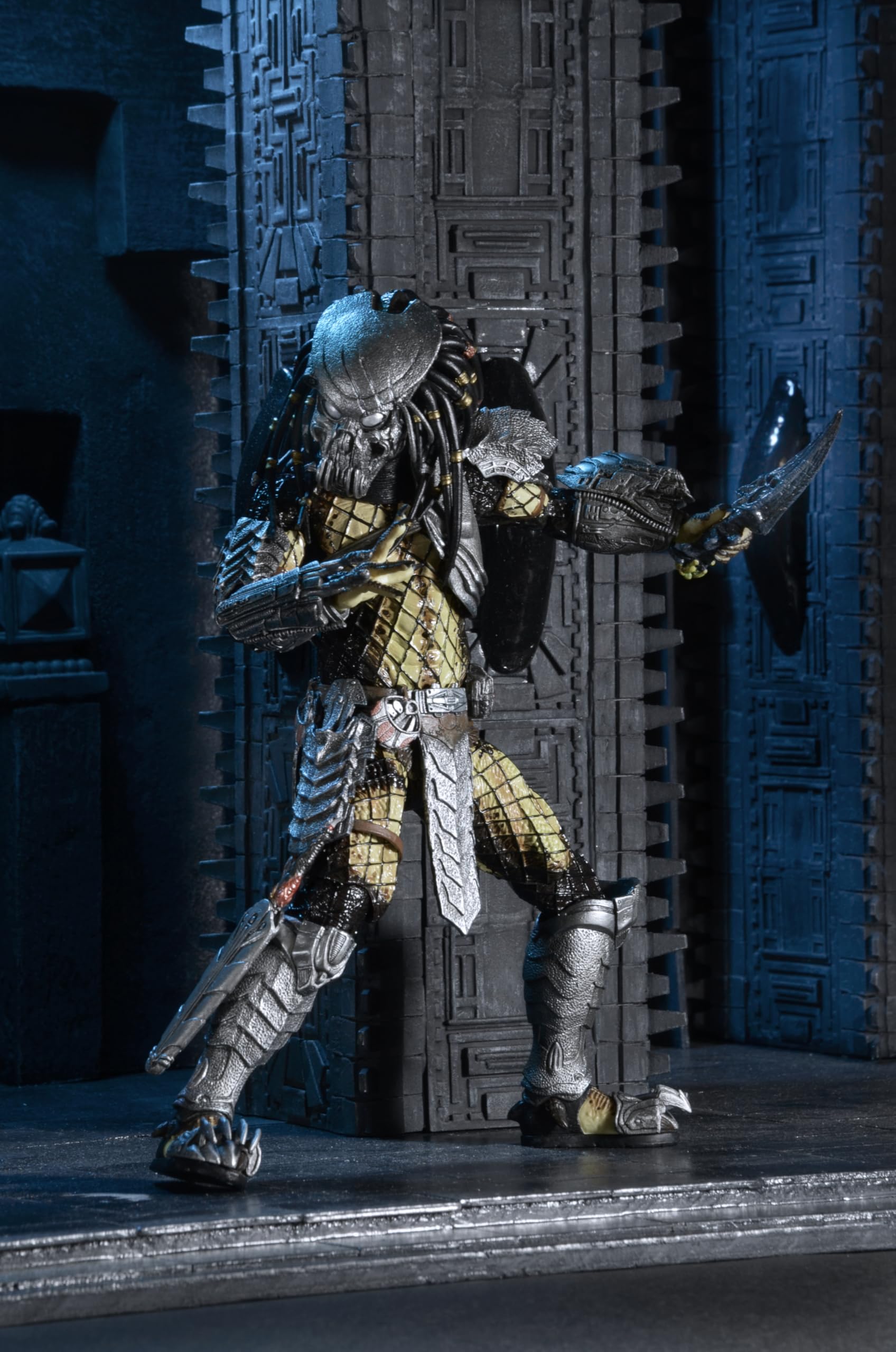 h*i様 希少！！NECA Celtic Predator フィギュア AVP NECA Aliens vs. Predator AvP Celtic Predator & Battle Damaged Grid