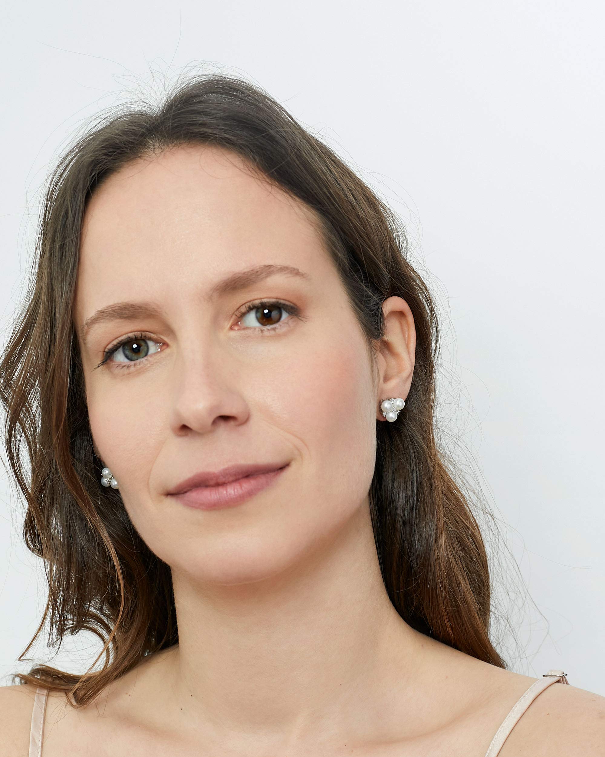 Pendientes de Mujer de Perlas Cultivadas de Agua Dulce Botón de 4-5 mm con circonitas Secret & You - Pendientes de Plata de Ley Rodiada de 925 Milésimas con Tuercas Grandes de Calidad.