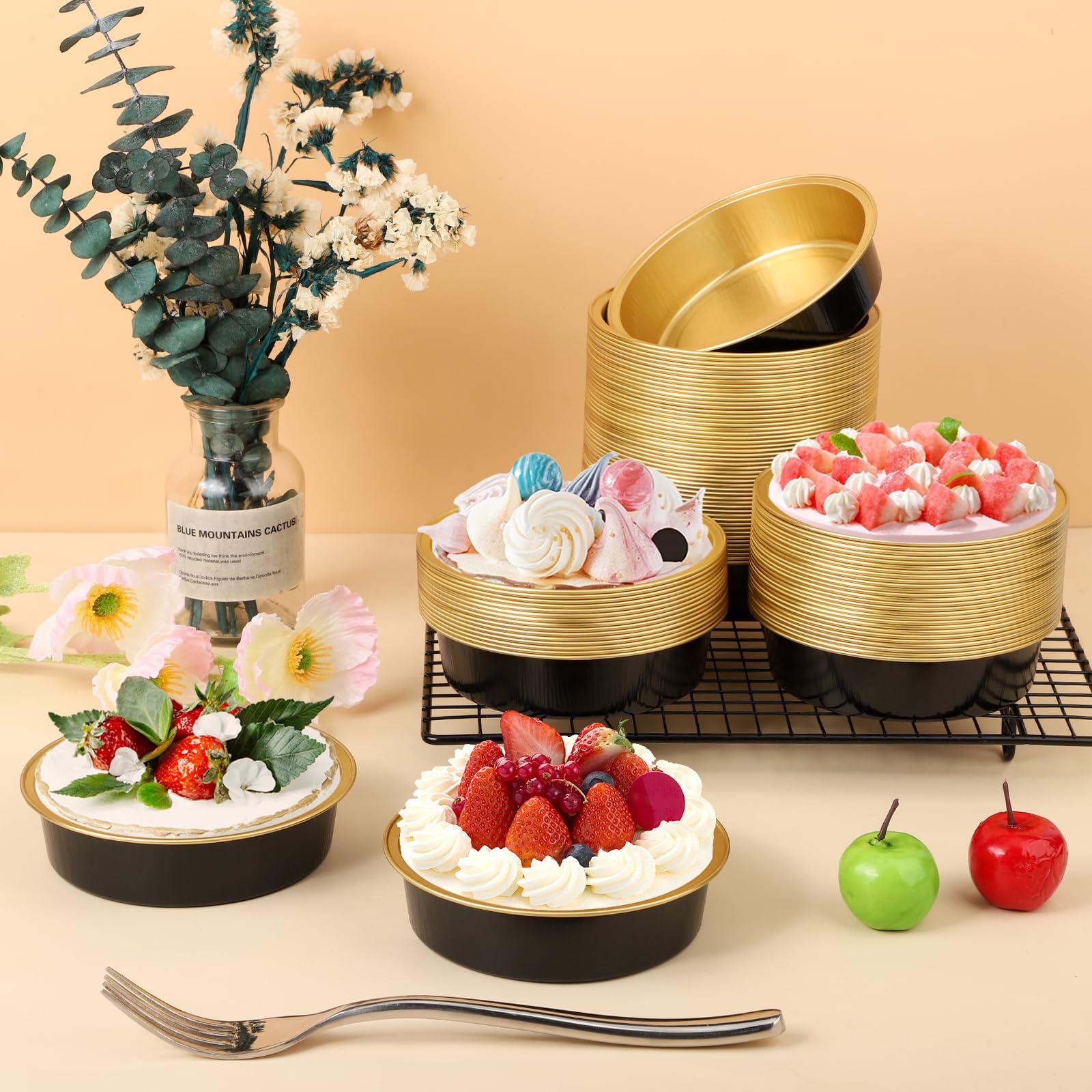 Beasea Lot de 100 ramequins jetables en aluminium de 10,2 cm, 215 ml, mini ramequins sans couvercles pour cupcakes – Tasses de cuisson en aluminium pour fête – Noir et doré