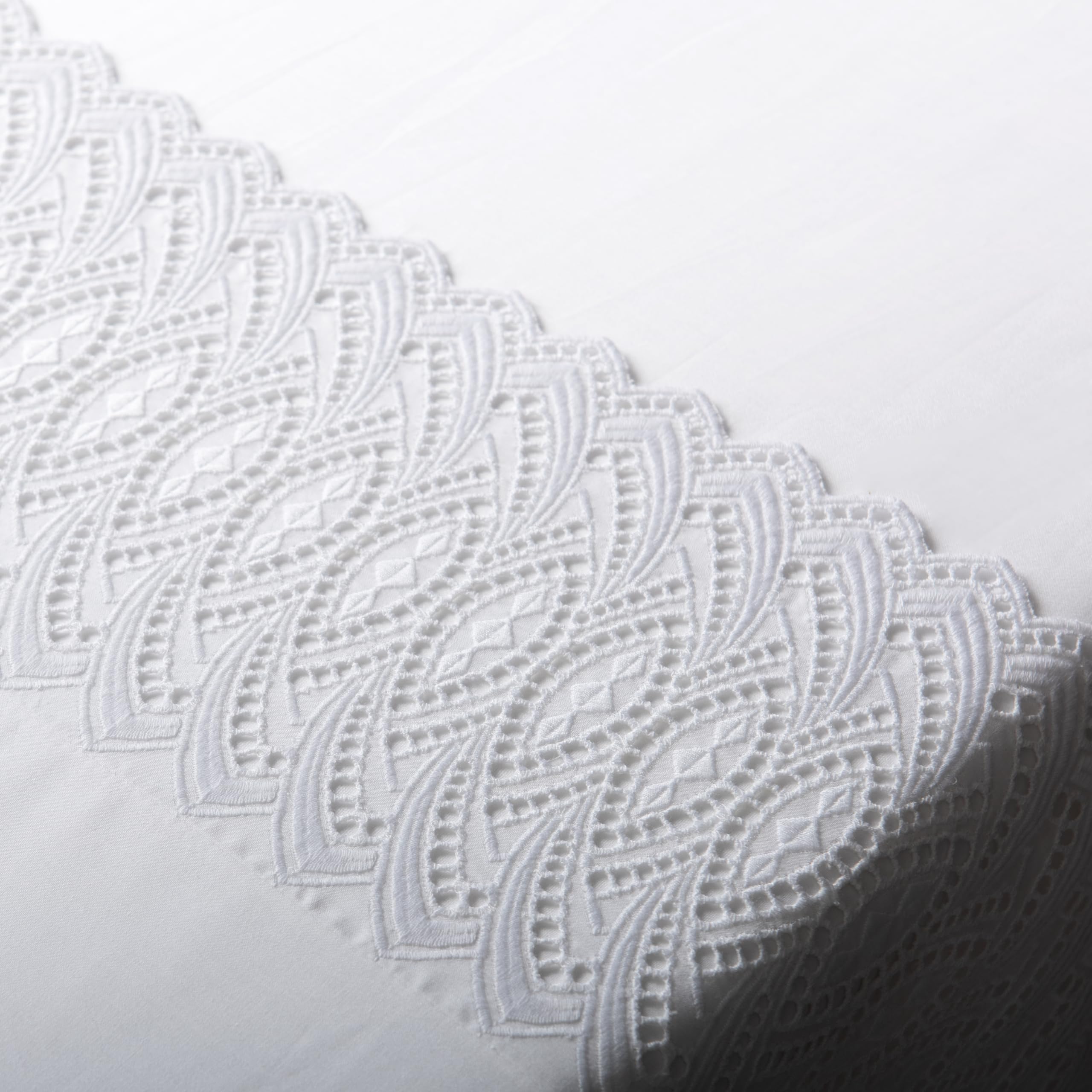 Sábanas Blancas Bordadas para Cama de 150 - Sábanas de Algodón 200 Hilos Elka - Sábana Encimera, Sábana Bajera Ajustable y Funda de Almohada