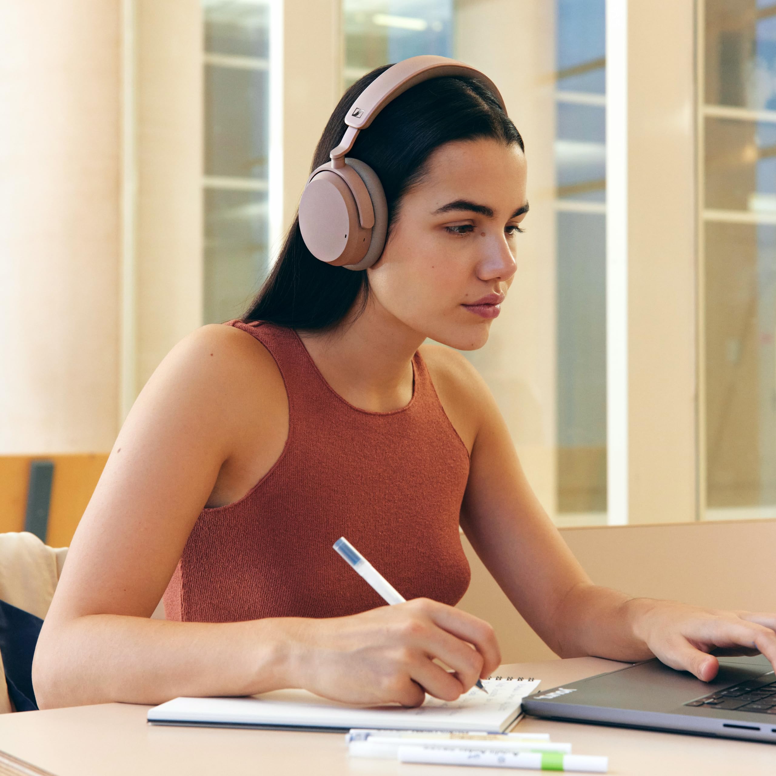 Sennheiser ACCENTUM Bezprzewodowe słuchawki Bluetooth z redukcją szumów, do 50 godzin odtwarzania, hybrydowa redukcja szumów (ANC), komfort przez cały dzień, słuchawki nauszne Bluetooth do szkoły