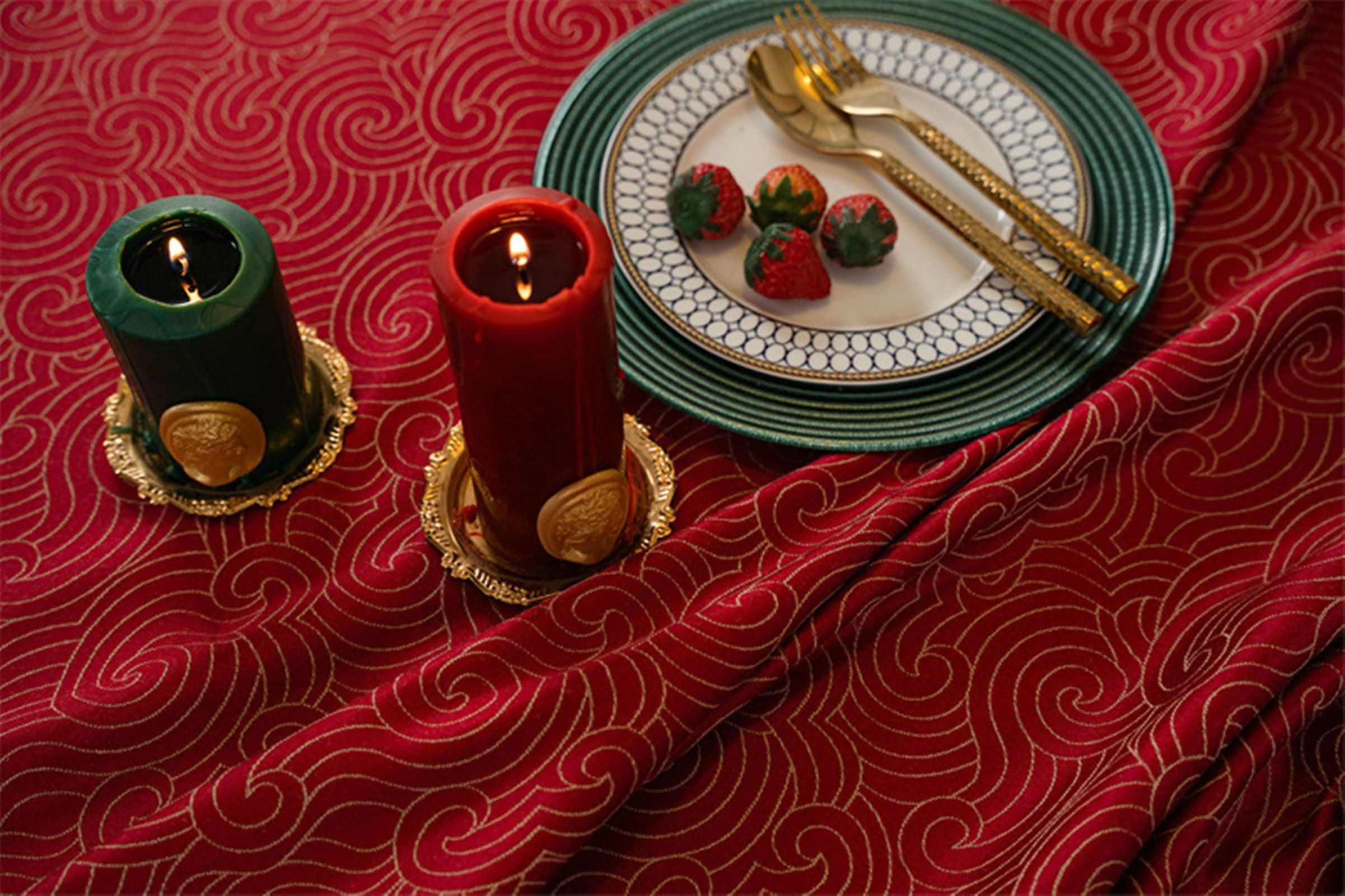 Daesar Manteles de Mesa Redonda Antimanchas,Redondo 220CM(Redondo 86 Inch),Mantel Poliéster Mesa Patrón de Nubes de Encaje Mantel de Cocina Antimanchas Rojo