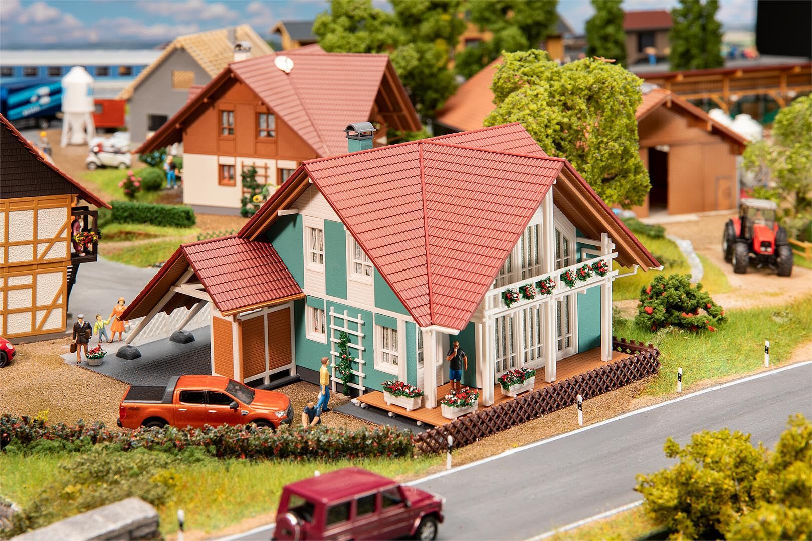 FALLER 191815 - Casa residencial con cochera - Pista: H0 - Edificio para Modelos de ferrocarriles - Escala: 1:87
