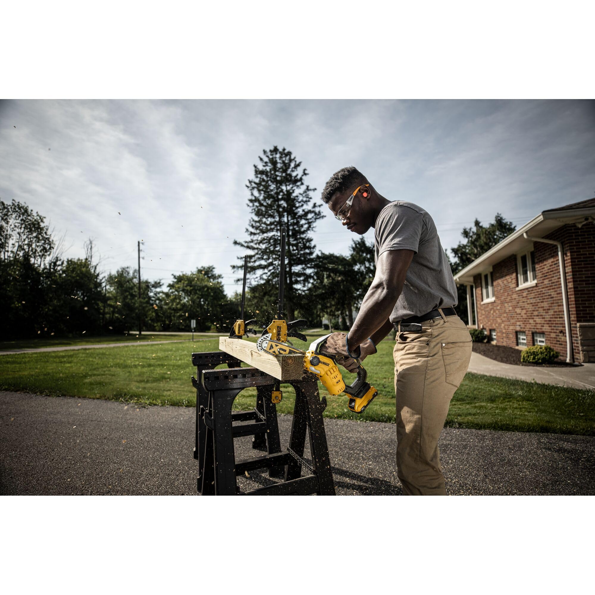 DEWALT Sierra de podar sin escobillas XR 18V sin cargador/batería, DCMPS520N-XJ