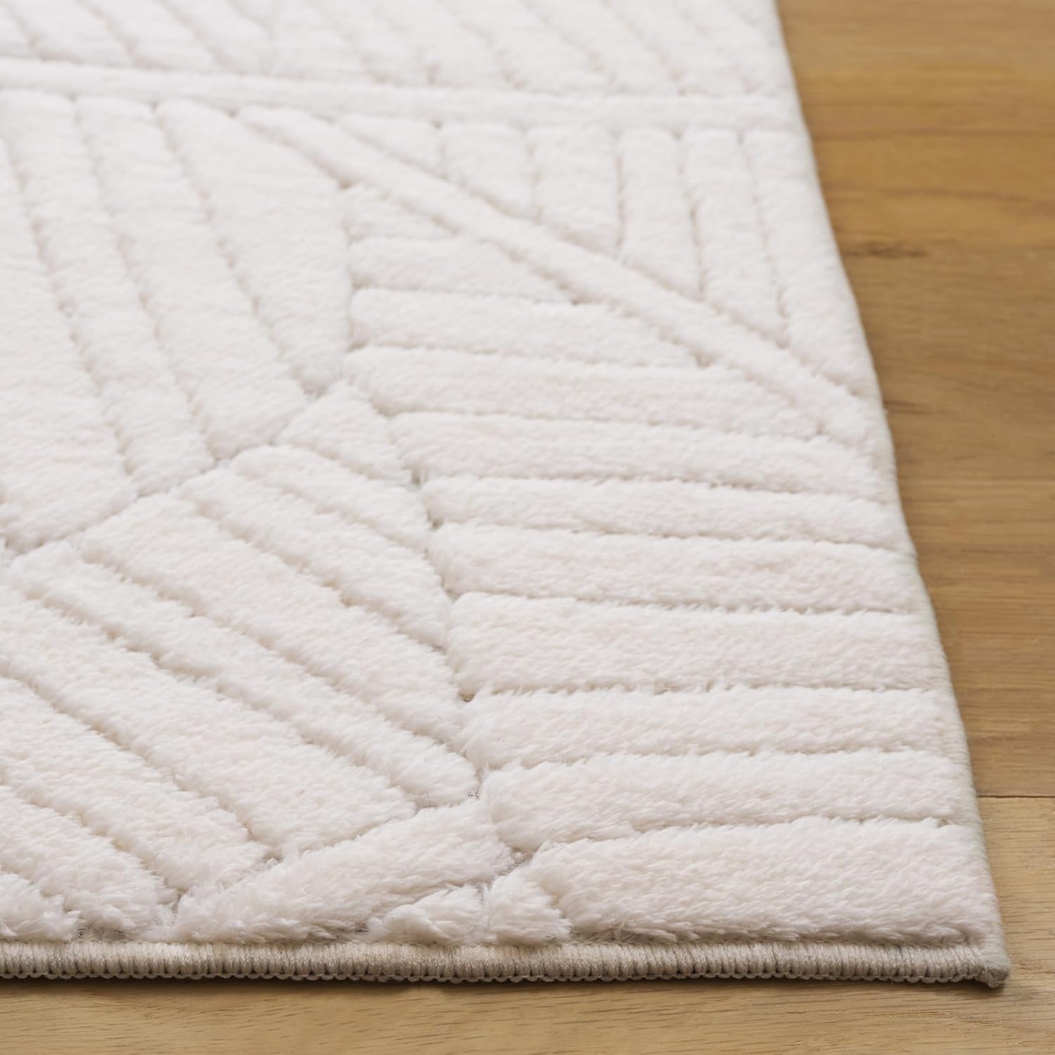 SAFAVIEH Washable Rug Versailles Collection - 6' Round, Ivory, Slip Resistant & Easy to Clean, Ideal for Living Room, Bedroom, Home Office, Dining Space (VRS655A)