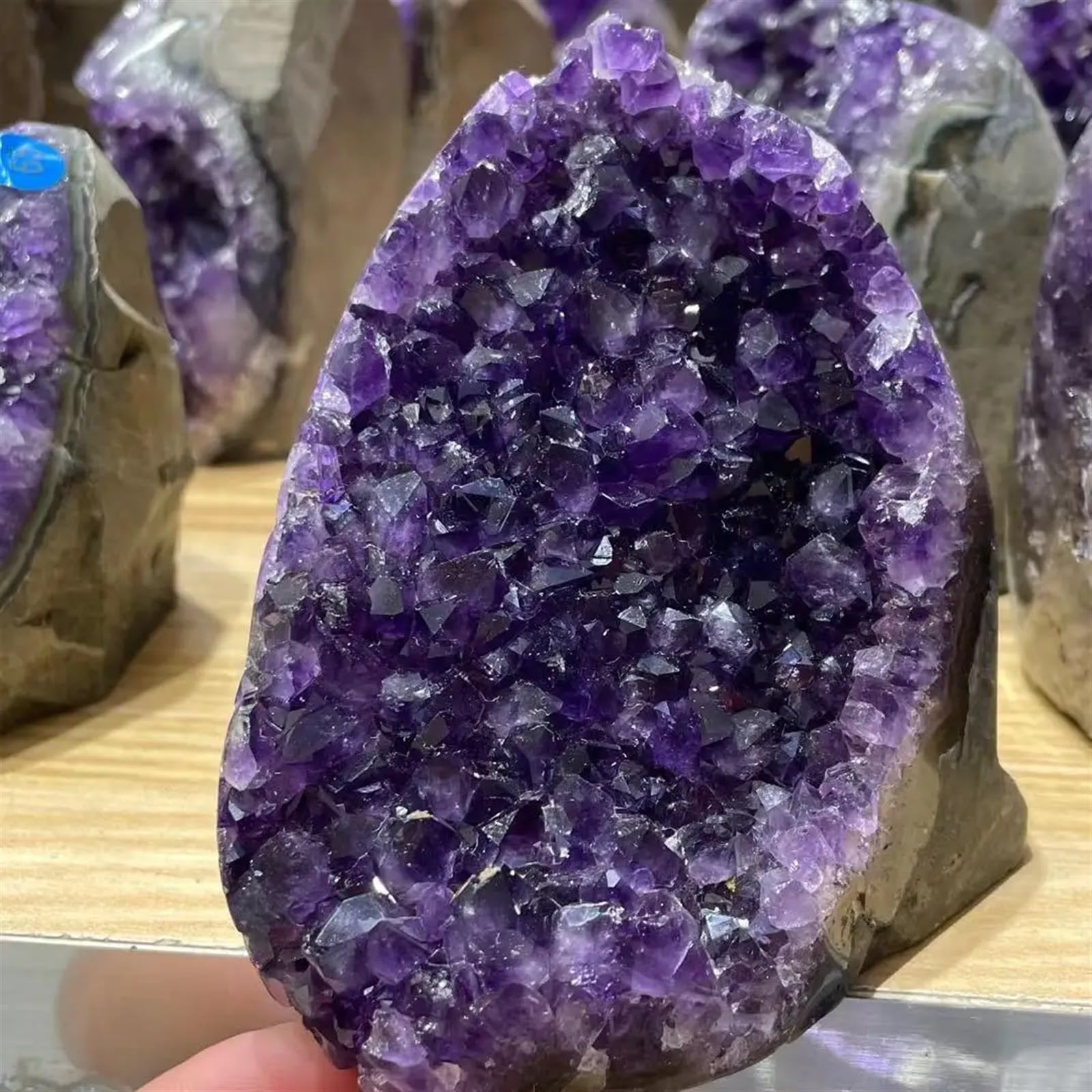 Hermoso Espécimen de cristal de racimo de cuarzo de geoda de amatista natural for decoración del hogar y la oficina(600-700g)