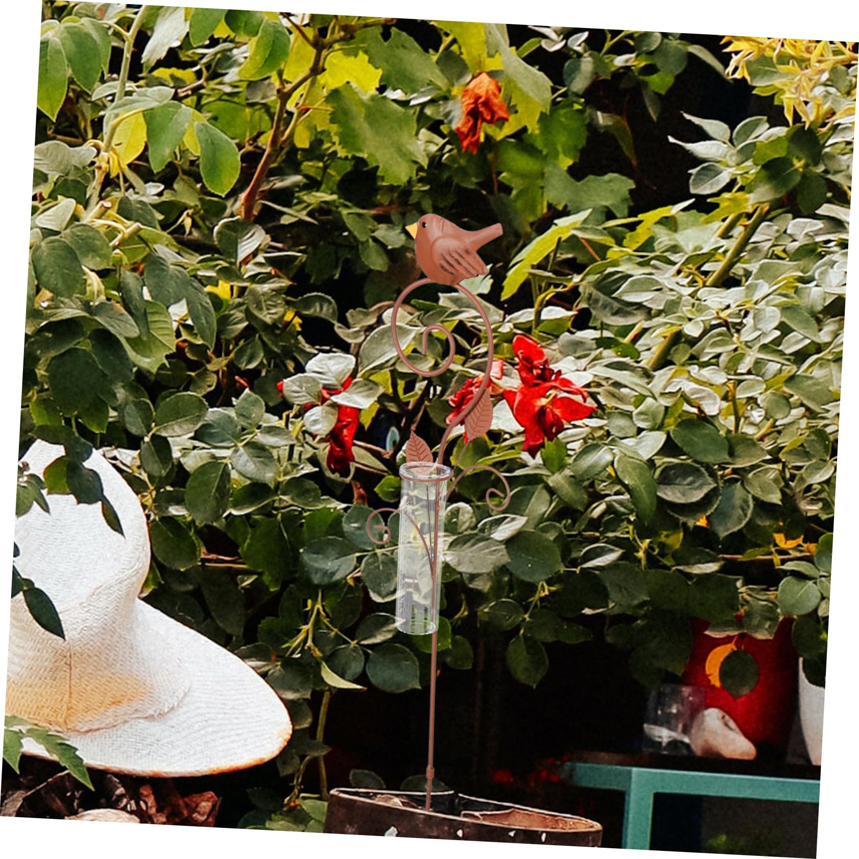 ULTECHNOVO Dekorativer Regenmesser aus Eisen und Glas mit Praktischem Messrohr und Braunem Gartenpfahl für Terrasse und Hof Kreativer Gartendeko Accessoire