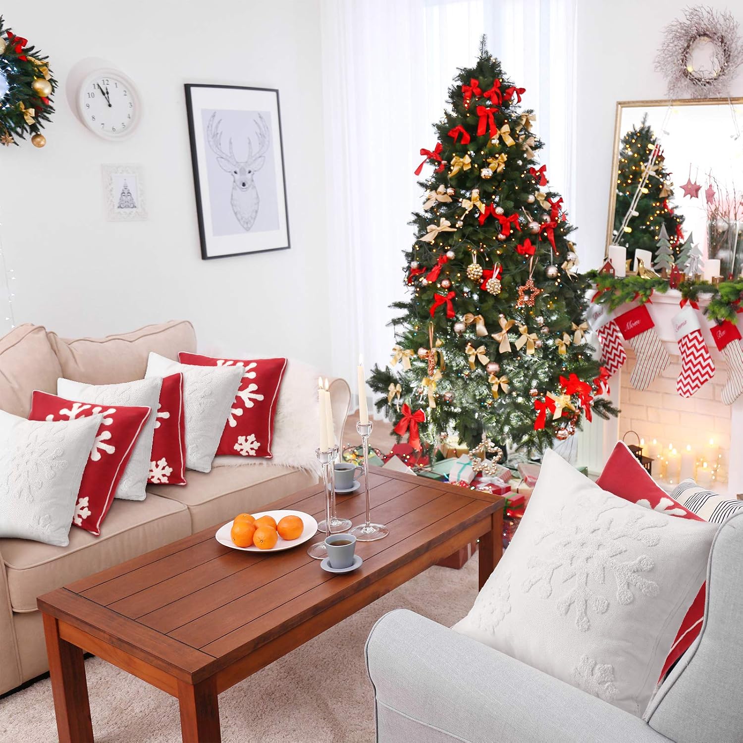 Set of 4 Christmas Red White Snowflake Throw Pillow Cover 18 x 18 Inch Soft Embroidery Snowflake Decorative Winter Pillow Covers Xmas Throw Cushion Case for Farmhouse Couch Sofa Bed Car Holiday Decor
