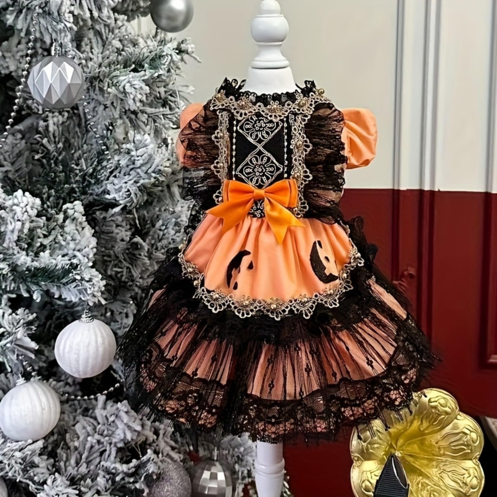 Robe de chien orange et noire avec dentelle superposée, coupe confort S