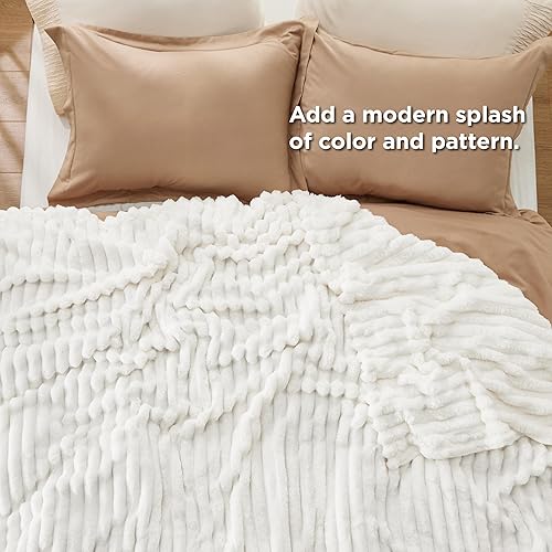 Miniatura 5 de Bedsure Manta de forro polar blanco tamaño Queen para sofá, mantas súper suaves y acogedoras para mujer, bonita manta pequeña para niñas, 90 x 90
