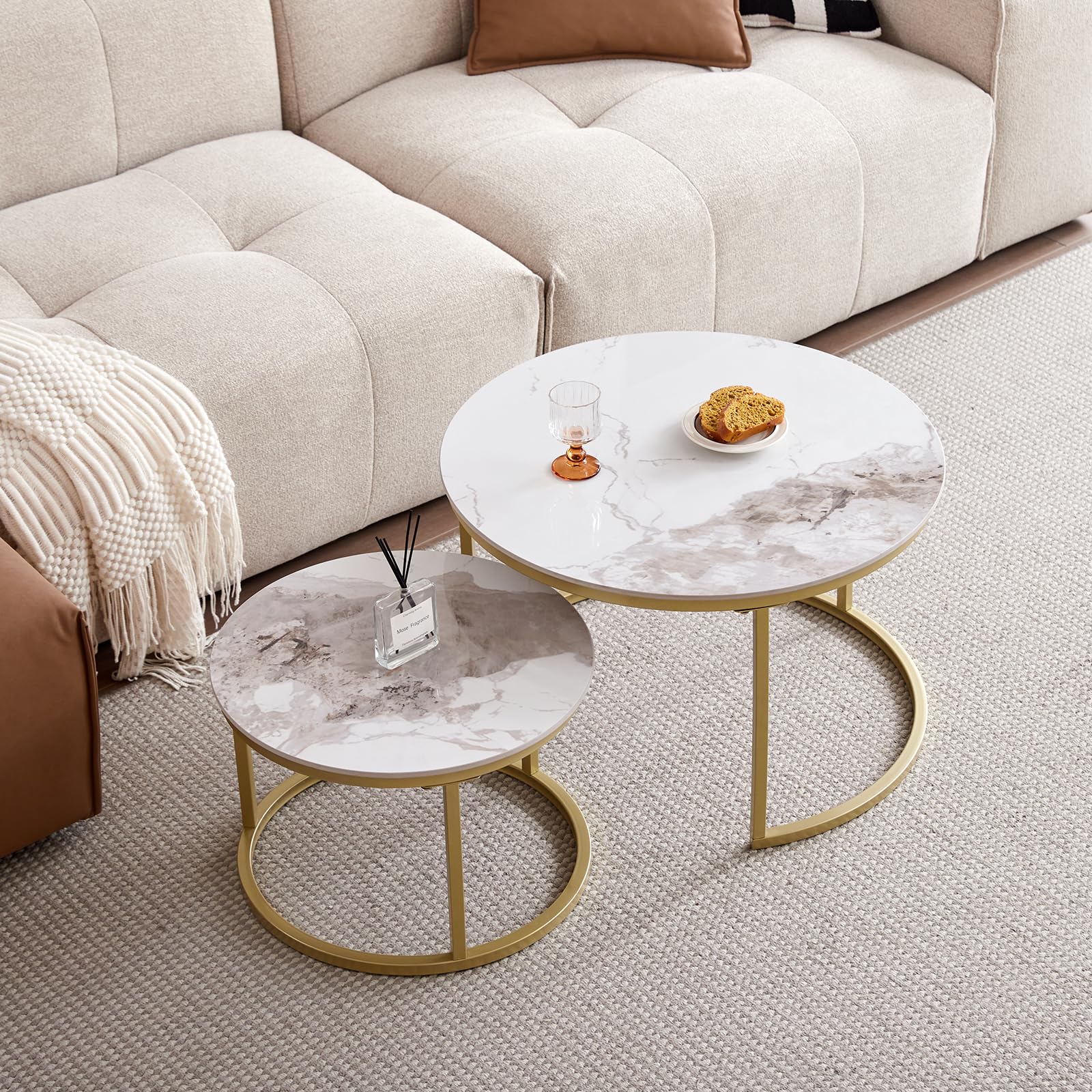 Set di 2 Tavolini da Caffè Impilabili in Marmo con Piano in Marmo Pandora e Struttura in Metallo Dorato, Tavolino Rotondo Moderno da Soggiorno - 70 x 70 x 45 cm