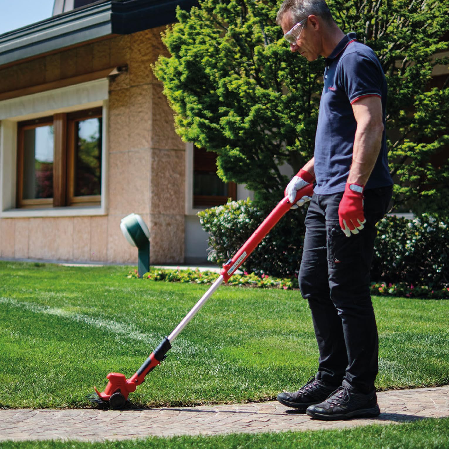 Valex RSA109 - Recortador para setos y parterres a batería, Hoja Cortasetos de 220 mm y cortacésped de 160 mm, Cabezal inclinable de 7 Posiciones, Mango telescópico con Ruedas