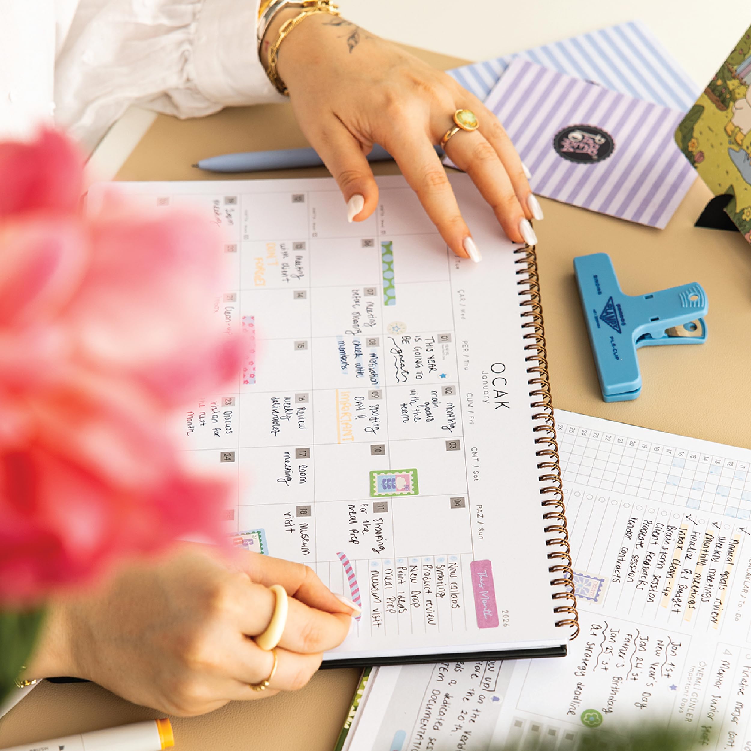 2026 Haftalık Spiralli Masaüstü Planlayıcı 24x34 cm - Desk Planner Lacivert