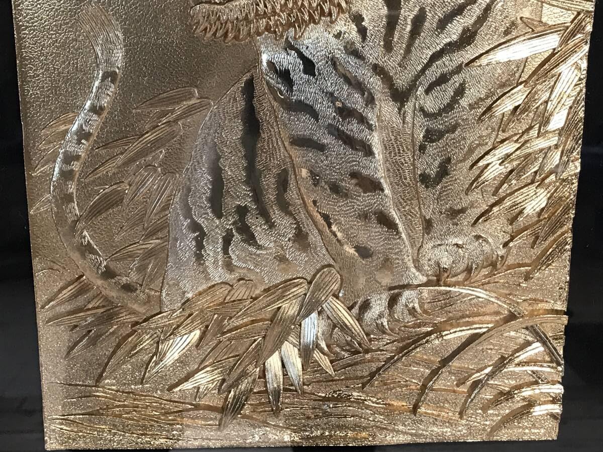 【純金・鍍金】虎の額装【レトロ品】 Amazon.co.jp: 額装 純金鍍金 虎 金メッキ 金張り 額縁 工芸品