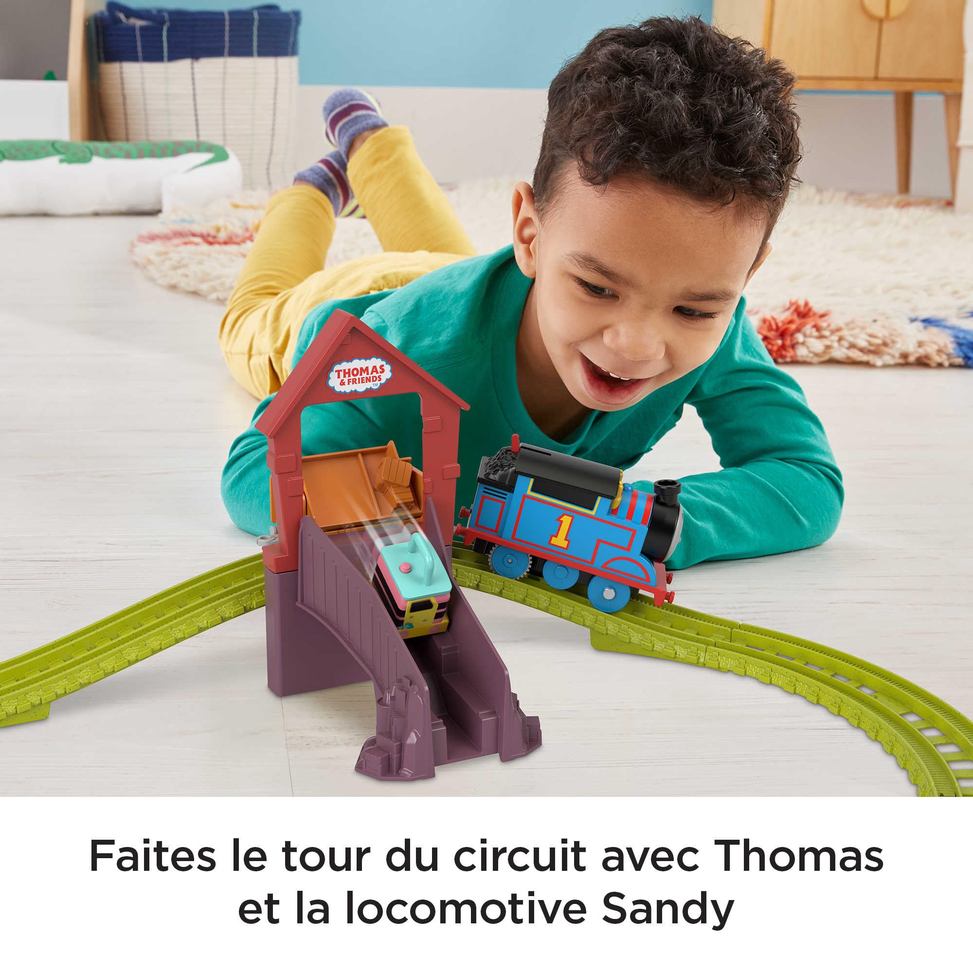 Thomas & Friends Coffret de 18 éléments, Dont Carly la Grue et Sandy Le Speeder, et éléments de Circuit, Jouet Enfant, Dès 3 Ans, HDY58
