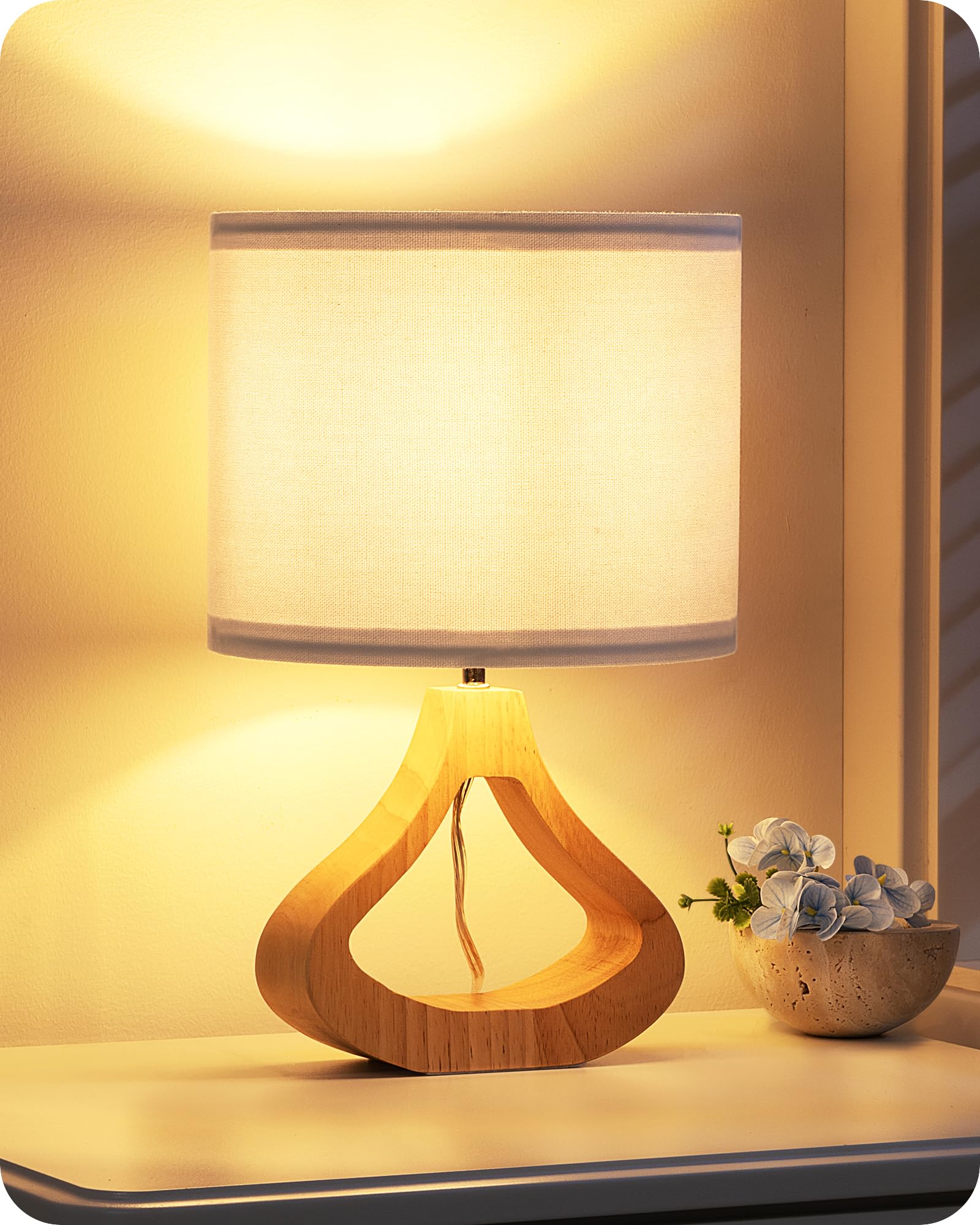 EDISHINE Lámpara de Mesita de Noche, Lámpara de Mesa con Pantalla de Lino Blanco y Base de Madera Natural, Casquillo E27, Bombilla LED de 2700K Incluida, para Sala de Estar, Dormitorio y Oficina