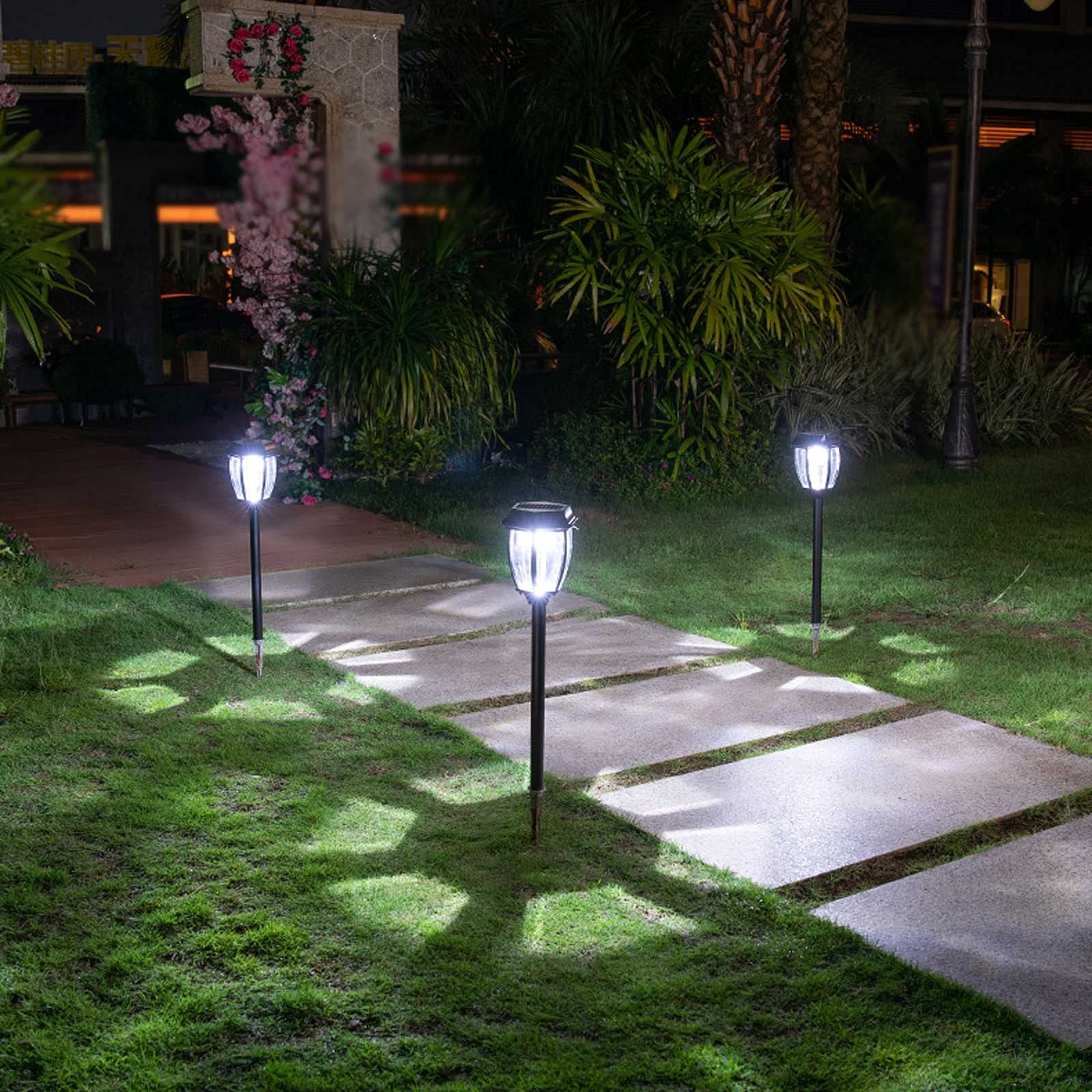 Poste Solar: Iluminación Exterior Eficiente Sin Cables Ni Consumo Eléctrico